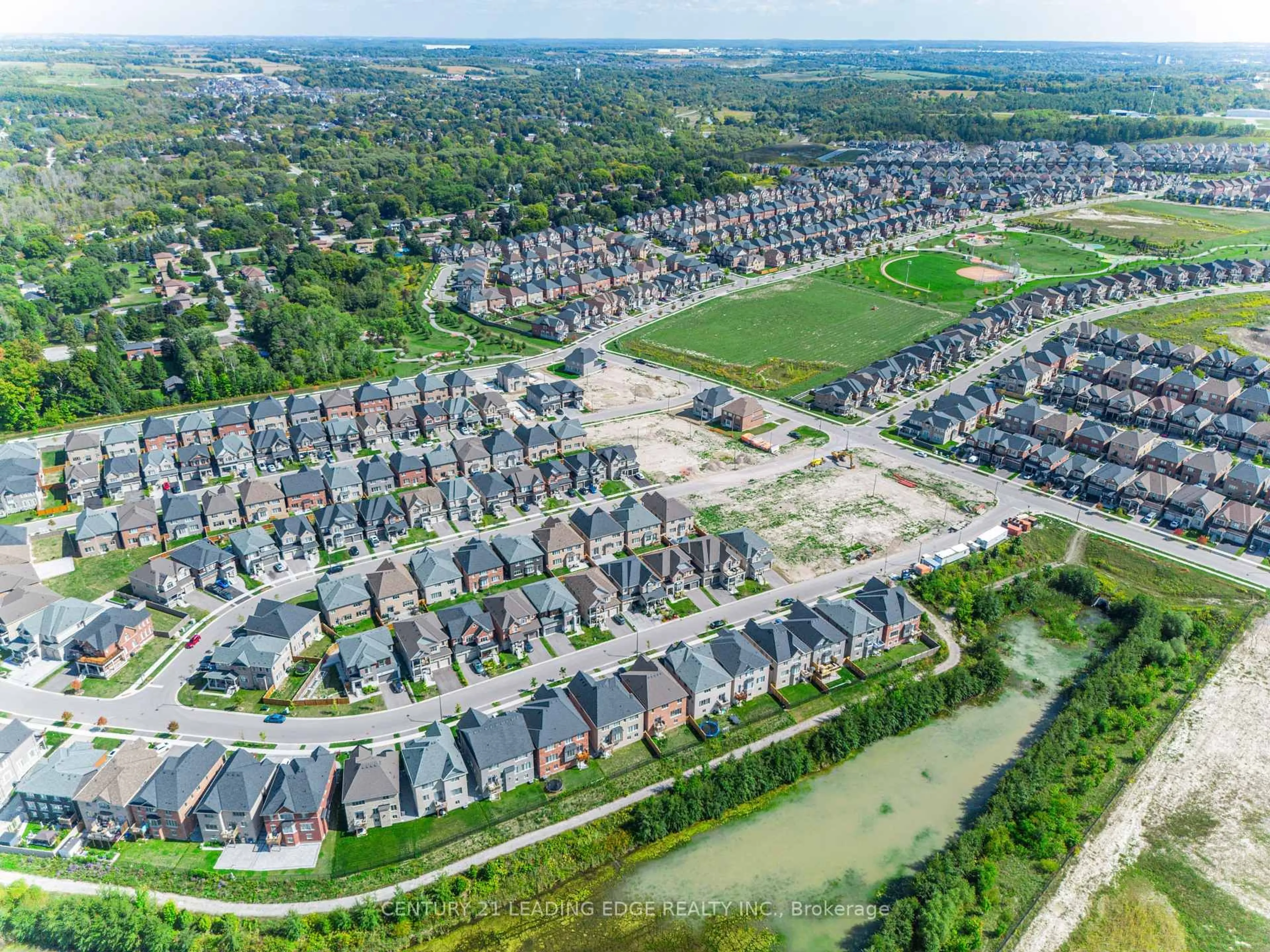 A pic from outside/outdoor area/front of a property/back of a property/a pic from drone, street for 21 Marlene Johnston Dr, East Gwillimbury Ontario L9N 0W7