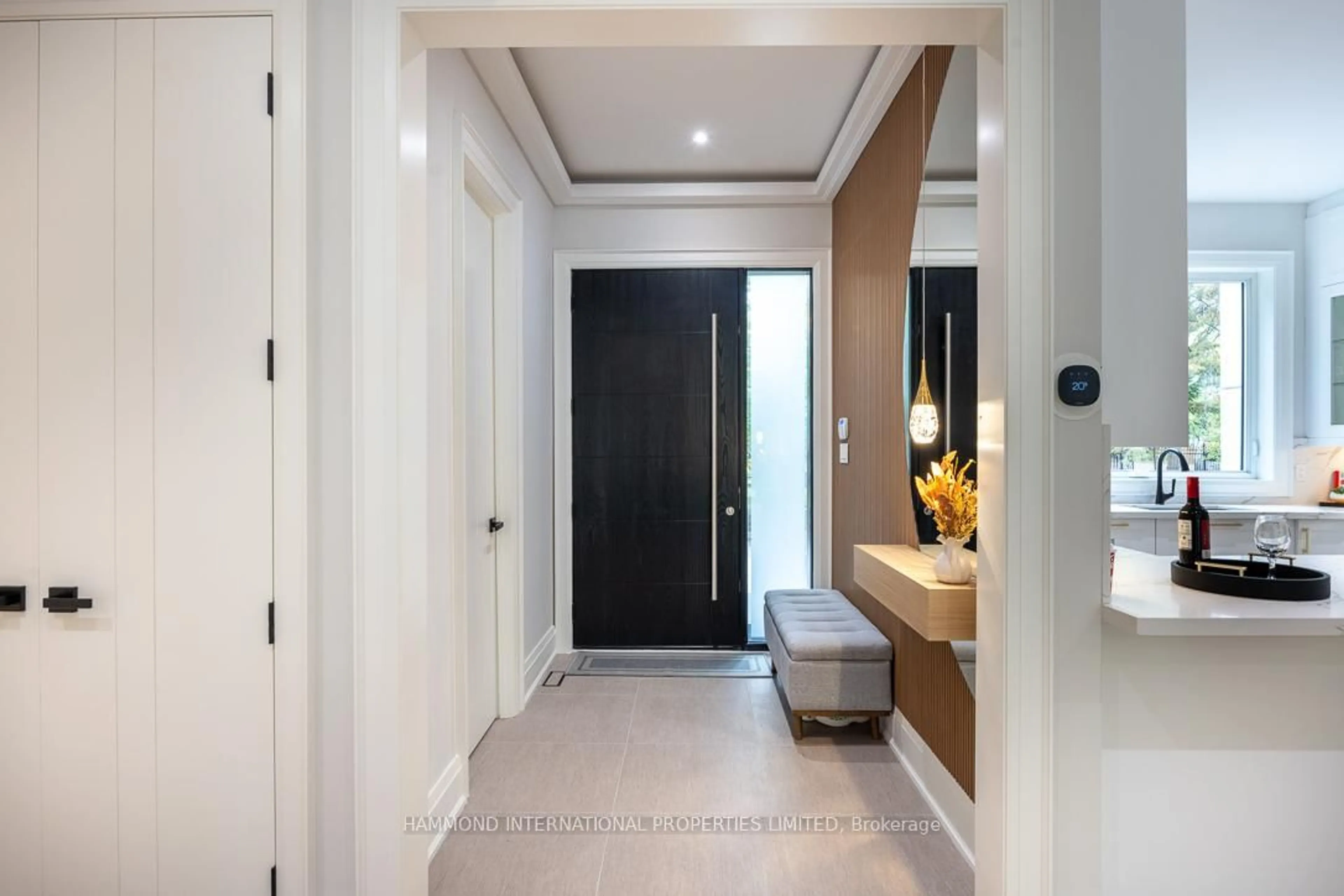 Indoor foyer for 41 Sprucewood Dr, Markham Ontario L3T 2P8