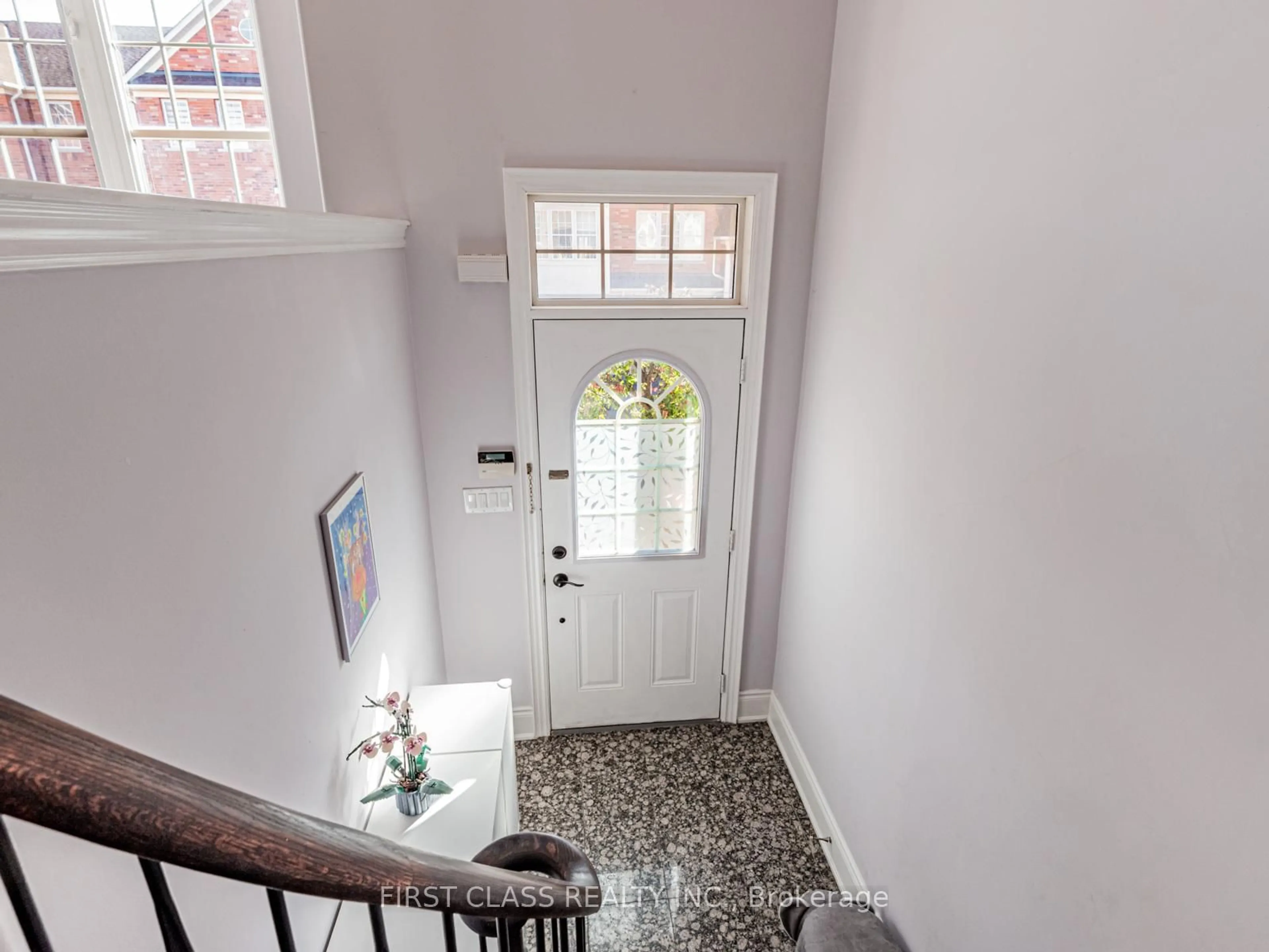 Indoor entryway for 24 Golden Spruce Lane, Vaughan Ontario L6A 0J6