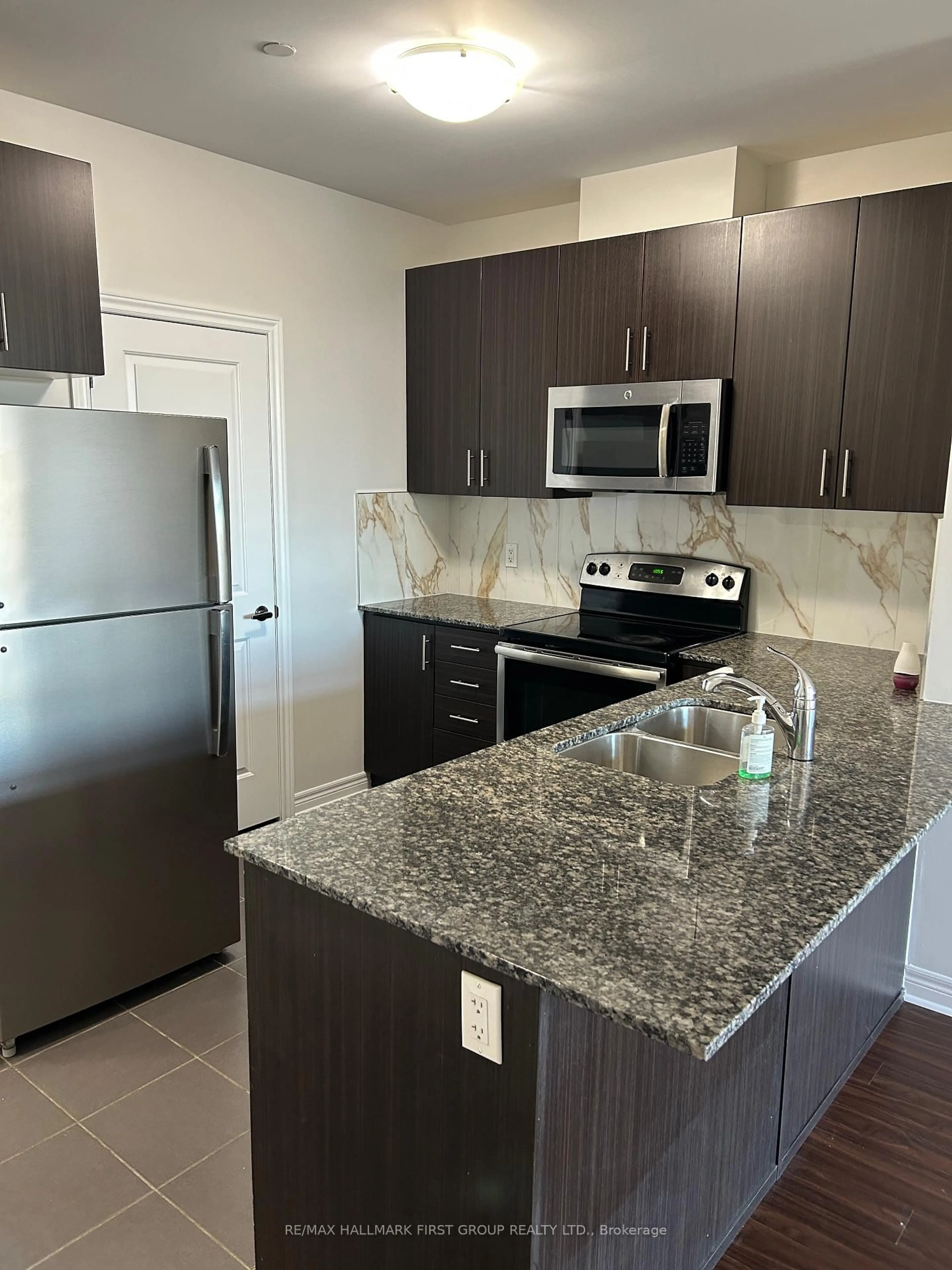 Standard kitchen, unknown for 7768 Kennedy Rd #310, Markham Ontario L3R 5K1
