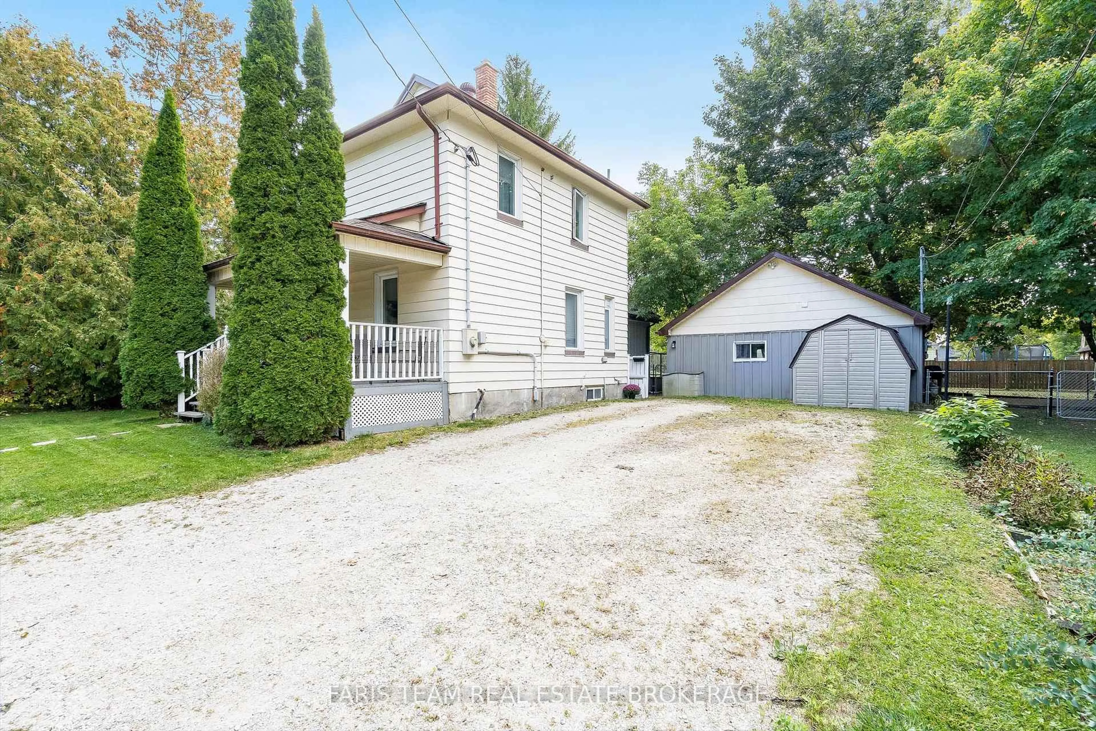 A pic from outside/outdoor area/front of a property/back of a property/a pic from drone, street for 3 John Dr, Innisfil Ontario L0L 1L0