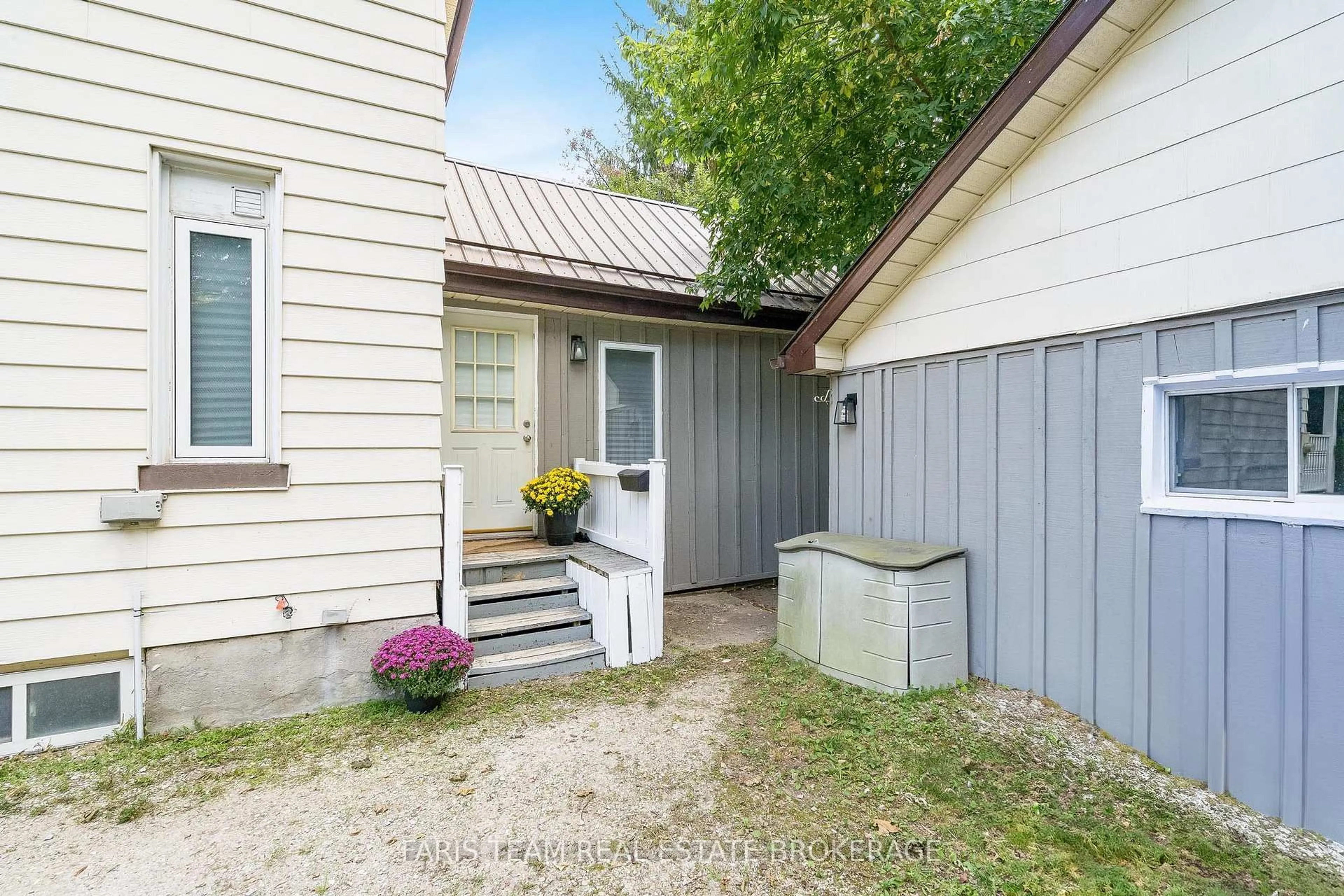 Unknown for 3 John Dr, Innisfil Ontario L0L 1L0