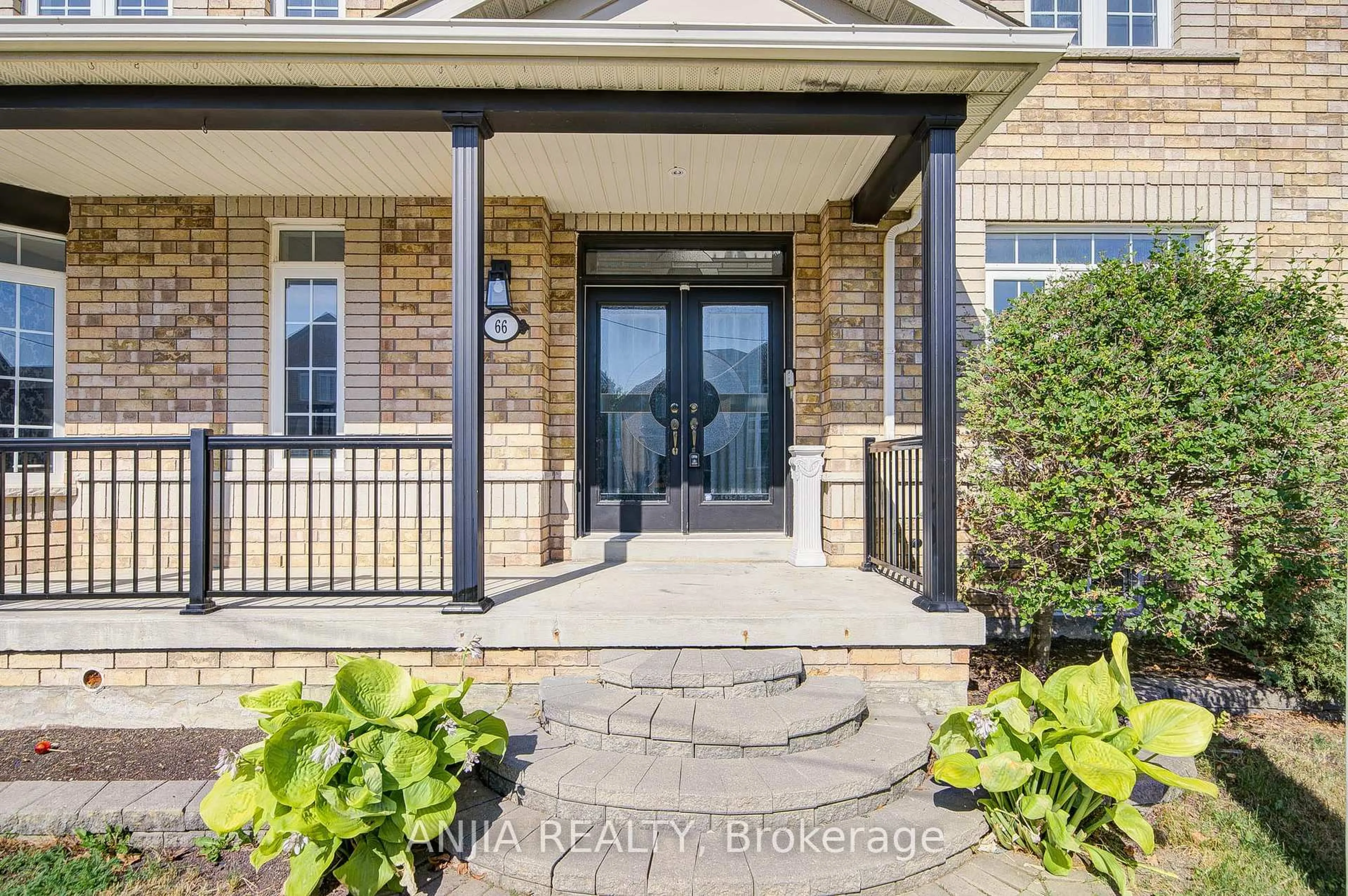 Indoor entryway for 66 Alfred Paterson Dr, Markham Ontario L6E 1J5