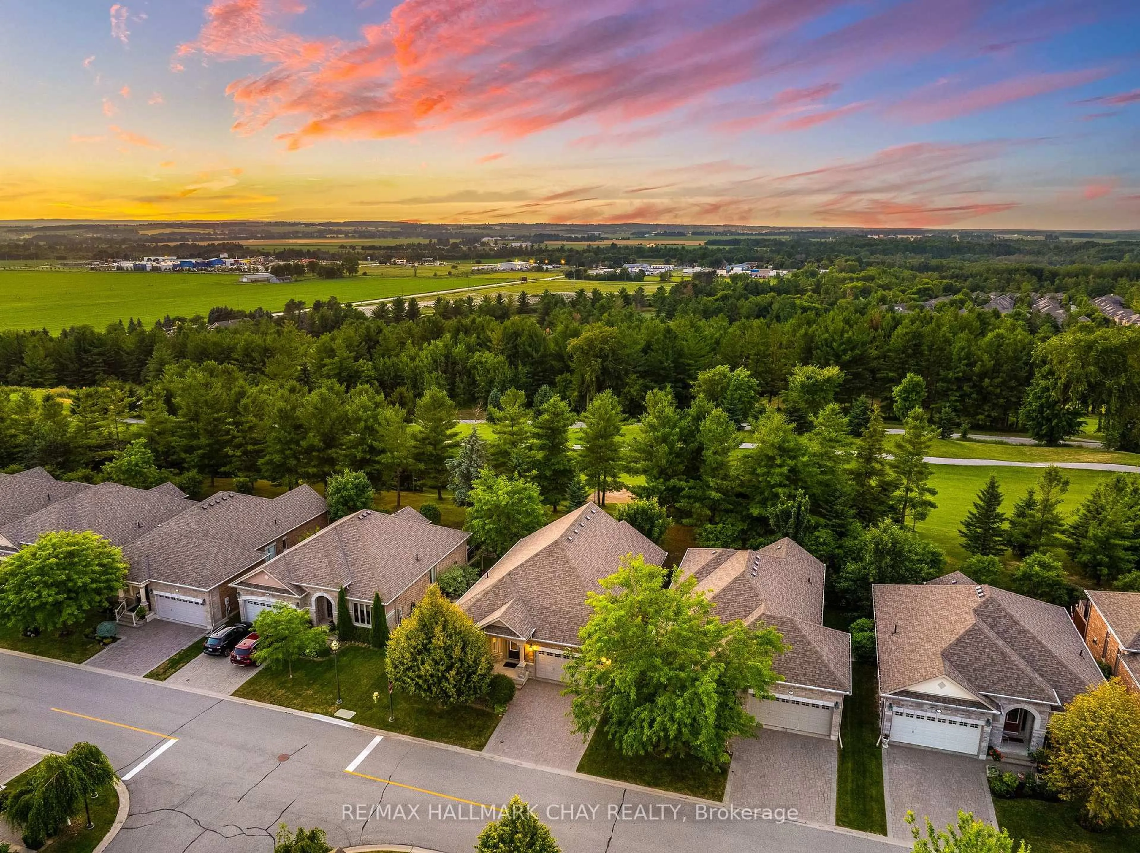 A pic from outside/outdoor area/front of a property/back of a property/a pic from drone, water/lake/river/ocean view for 199 Ridge Way, New Tecumseth Ontario L9R 0K5