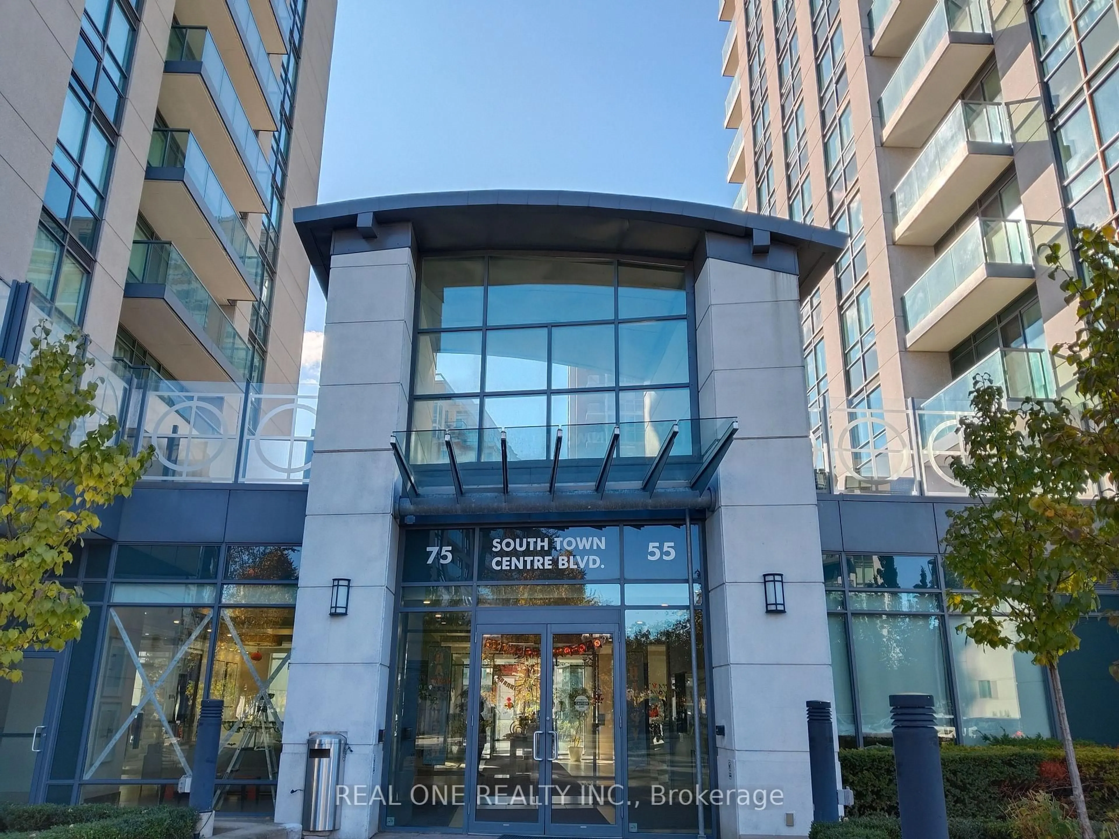 Indoor foyer for 75 South Town Centre Blvd #703, Markham Ontario L6G 0B3