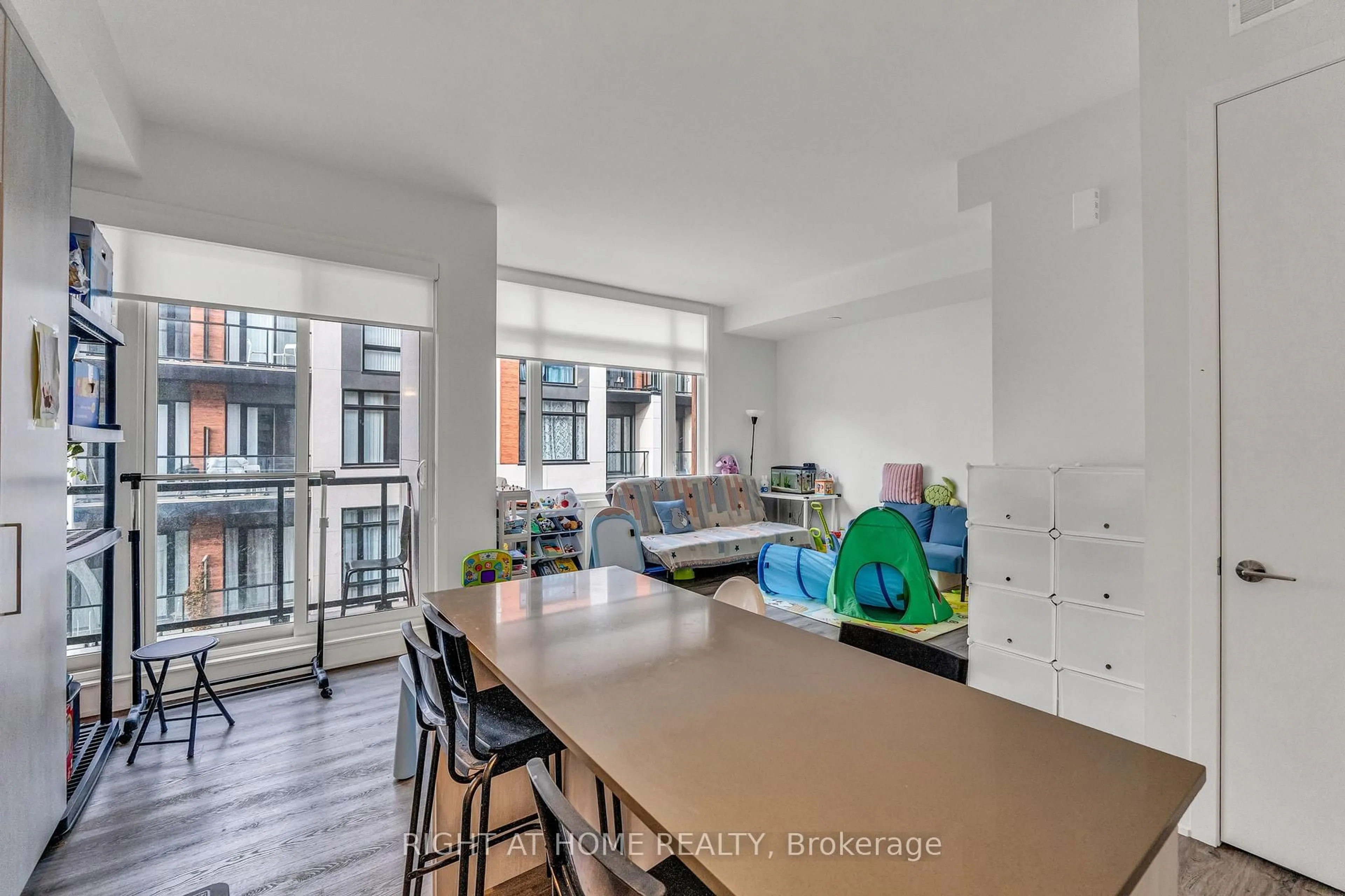 Unknown for 2 Steckley House Lane #907, Richmond Hill Ontario L4S 0N4