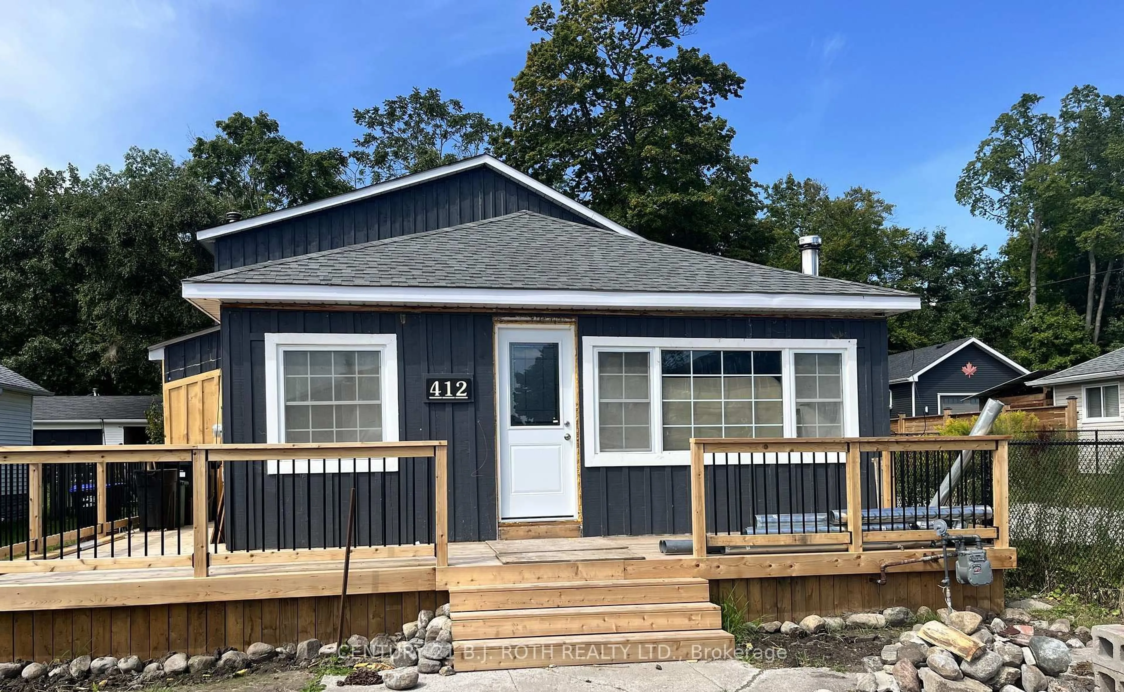 Home with vinyl exterior material, unknown for 412 Limerick Cres, Innisfil Ontario L0L 1K0