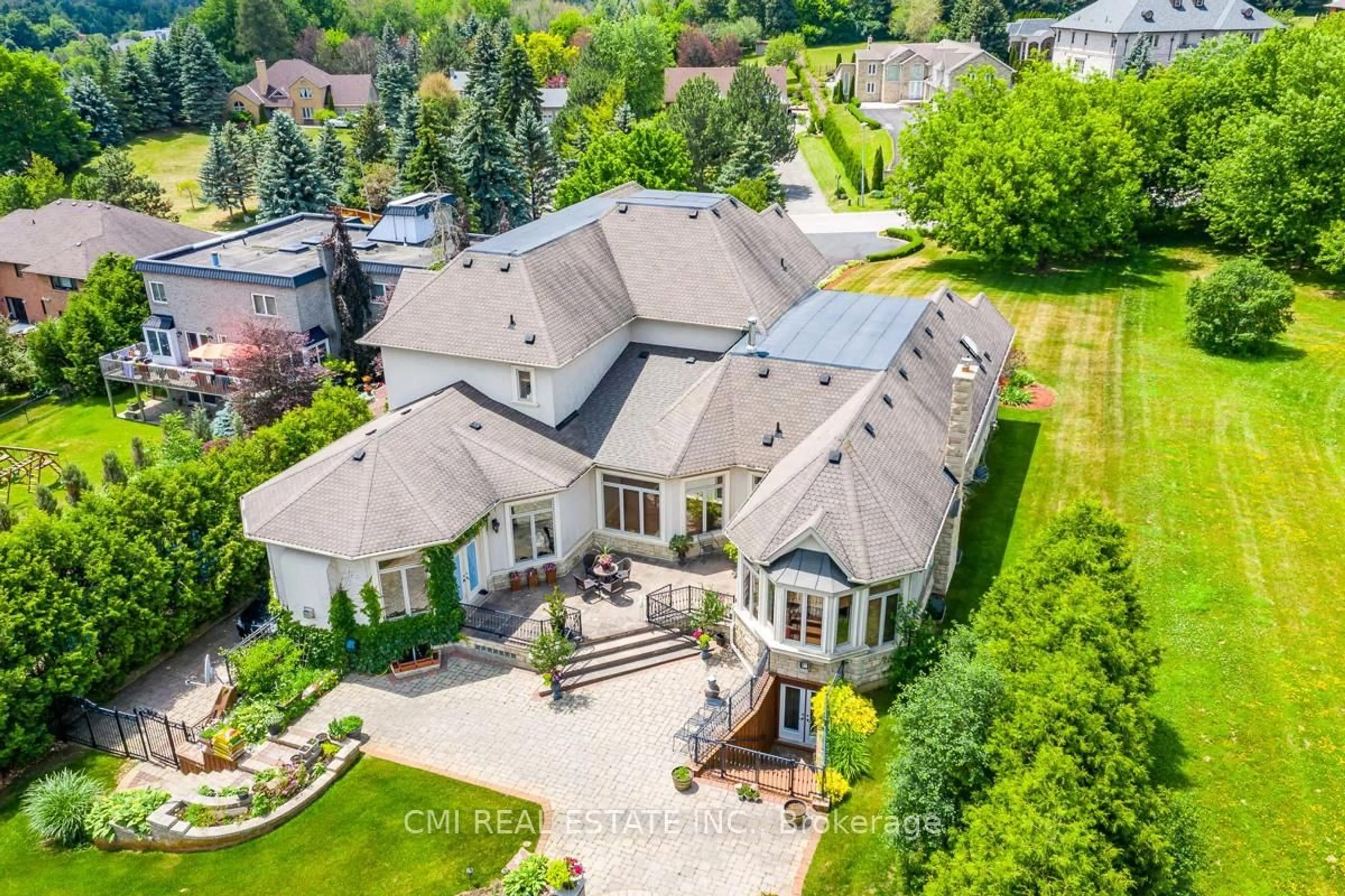 A pic from outside/outdoor area/front of a property/back of a property/a pic from drone, street for 776 Woodland Acres Cres, Vaughan Ontario L6A 1G2