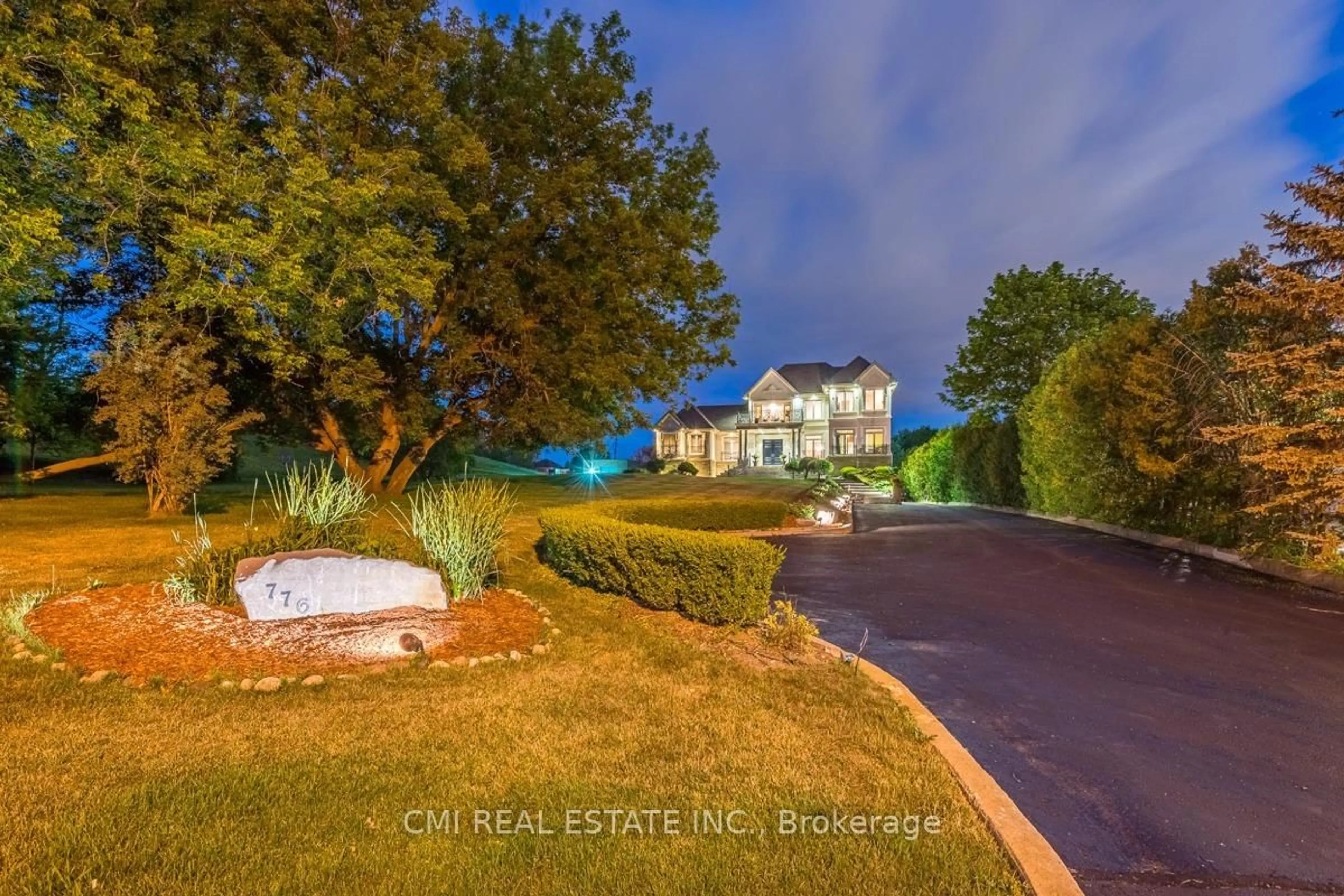 A pic from outside/outdoor area/front of a property/back of a property/a pic from drone, water/lake/river/ocean view for 776 Woodland Acres Cres, Vaughan Ontario L6A 1G2