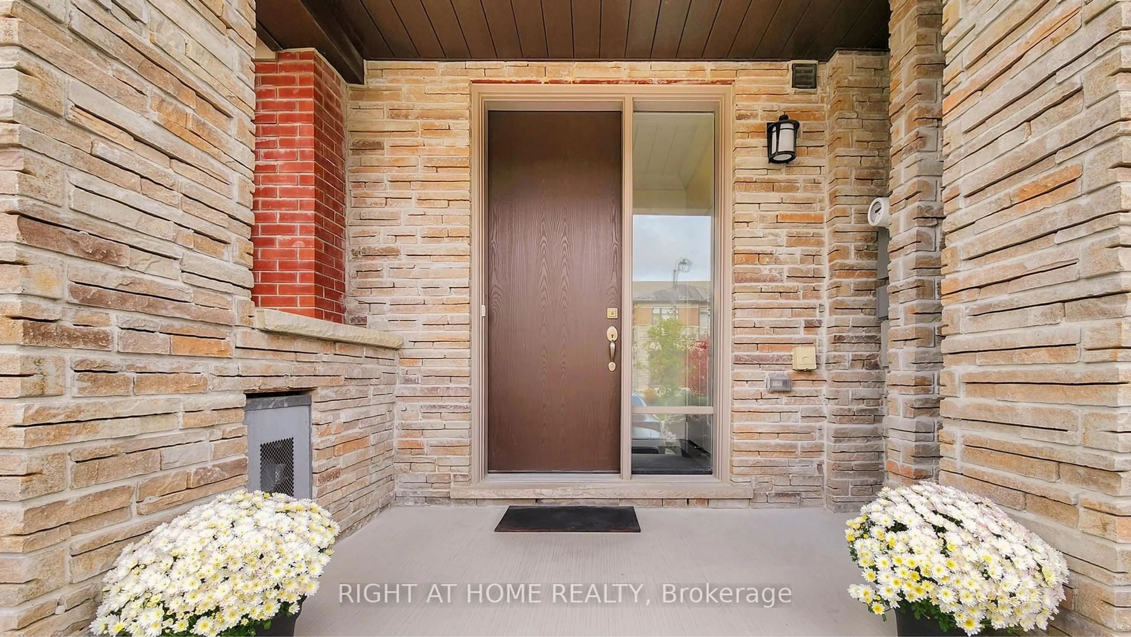Indoor entryway for 26 Badgerow Way, Aurora Ontario L4G 0Z5