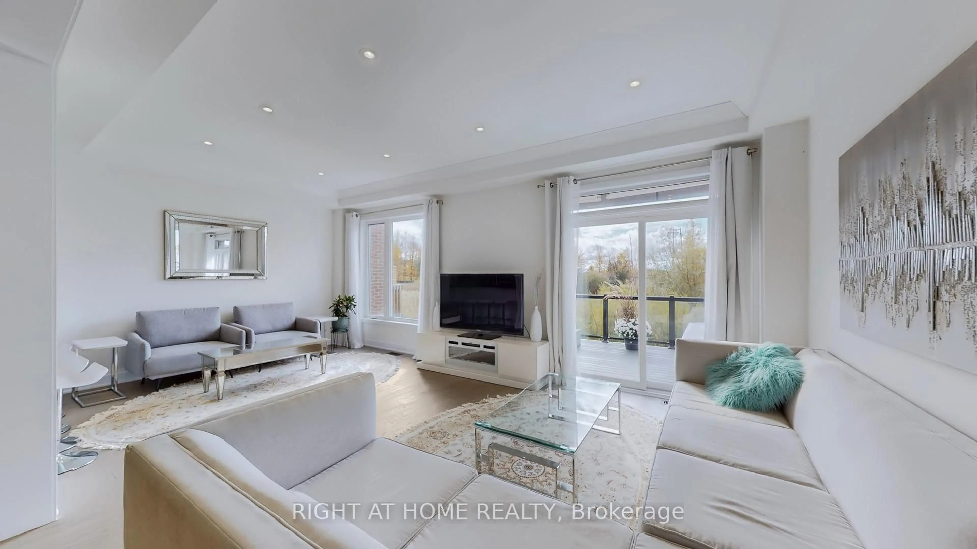 Living room with furniture, unknown for 26 Badgerow Way, Aurora Ontario L4G 0Z5