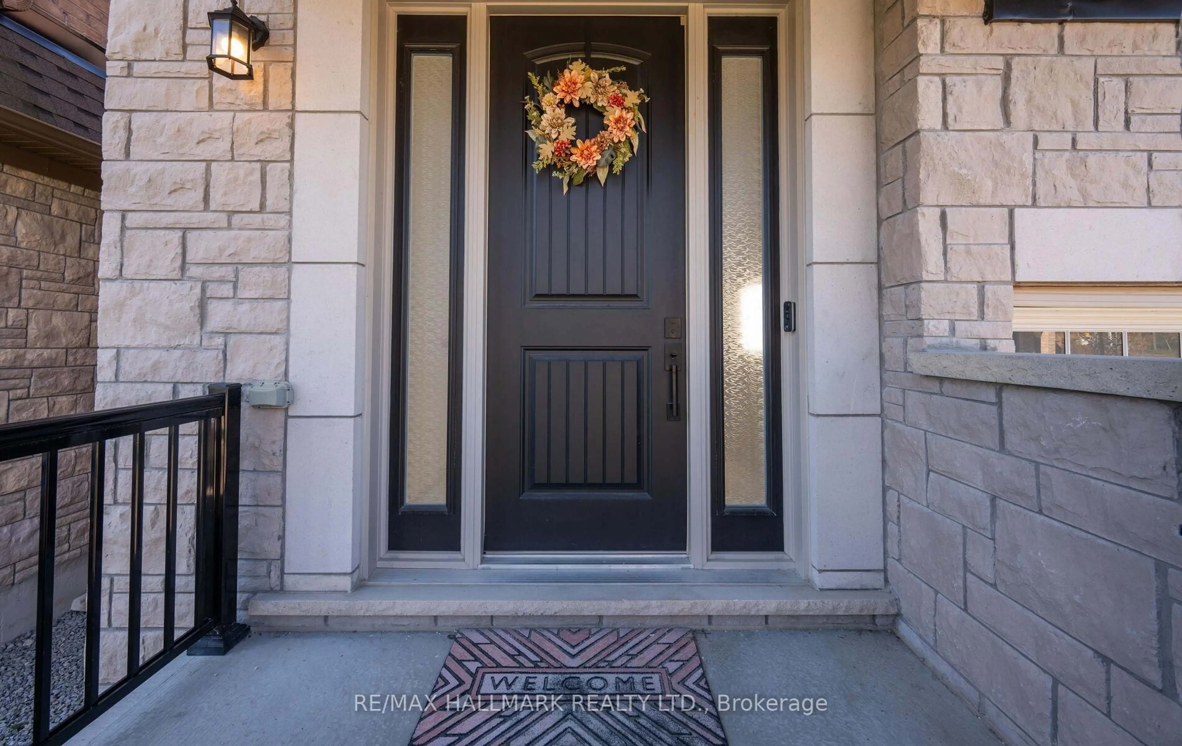 Indoor entryway for 155 Stevenson Cres, Bradford West Gwillimbury Ontario L3Z 4M1
