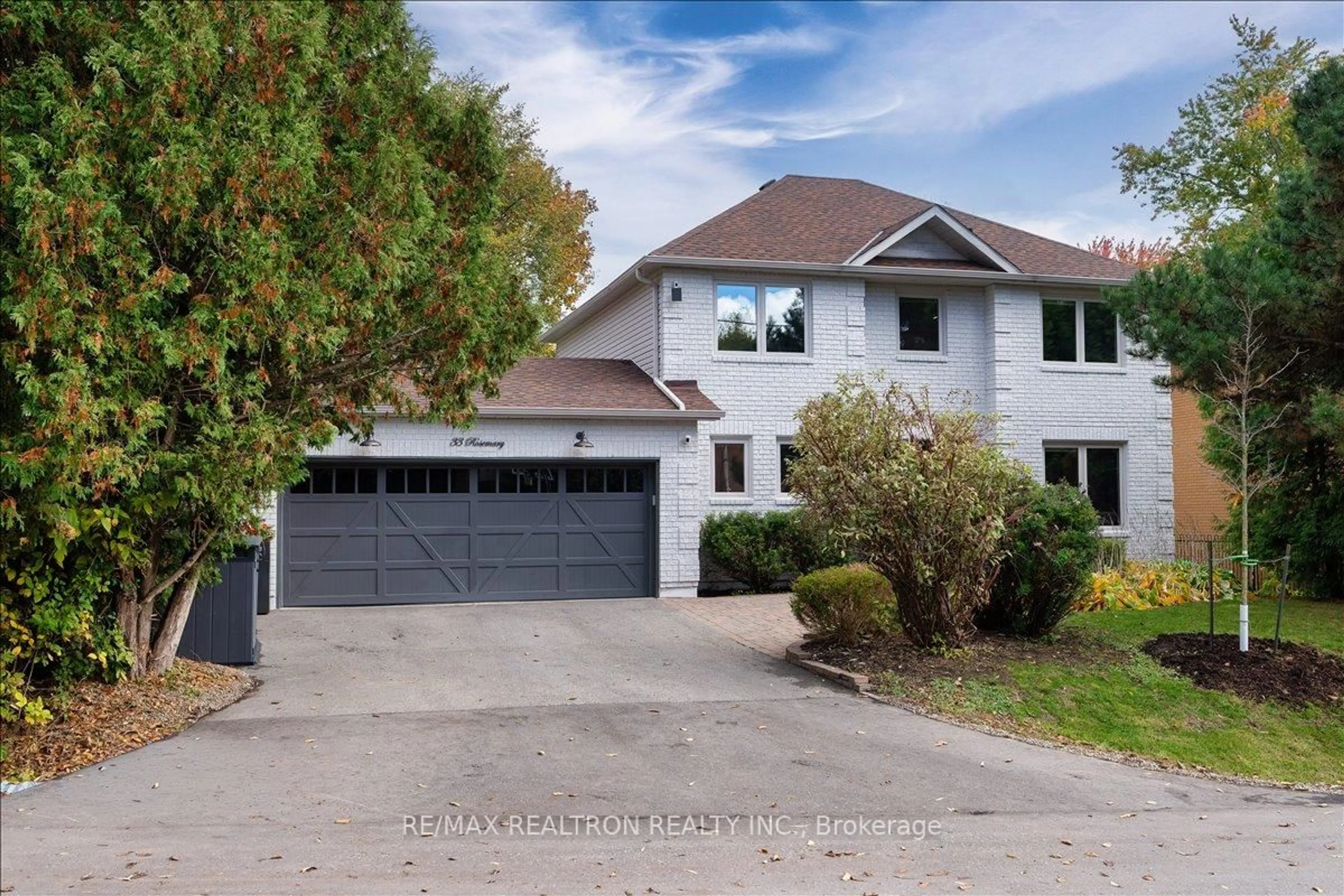 Home with vinyl exterior material, street for 33 Rosemary Ave, Richmond Hill Ontario L4E 3B1