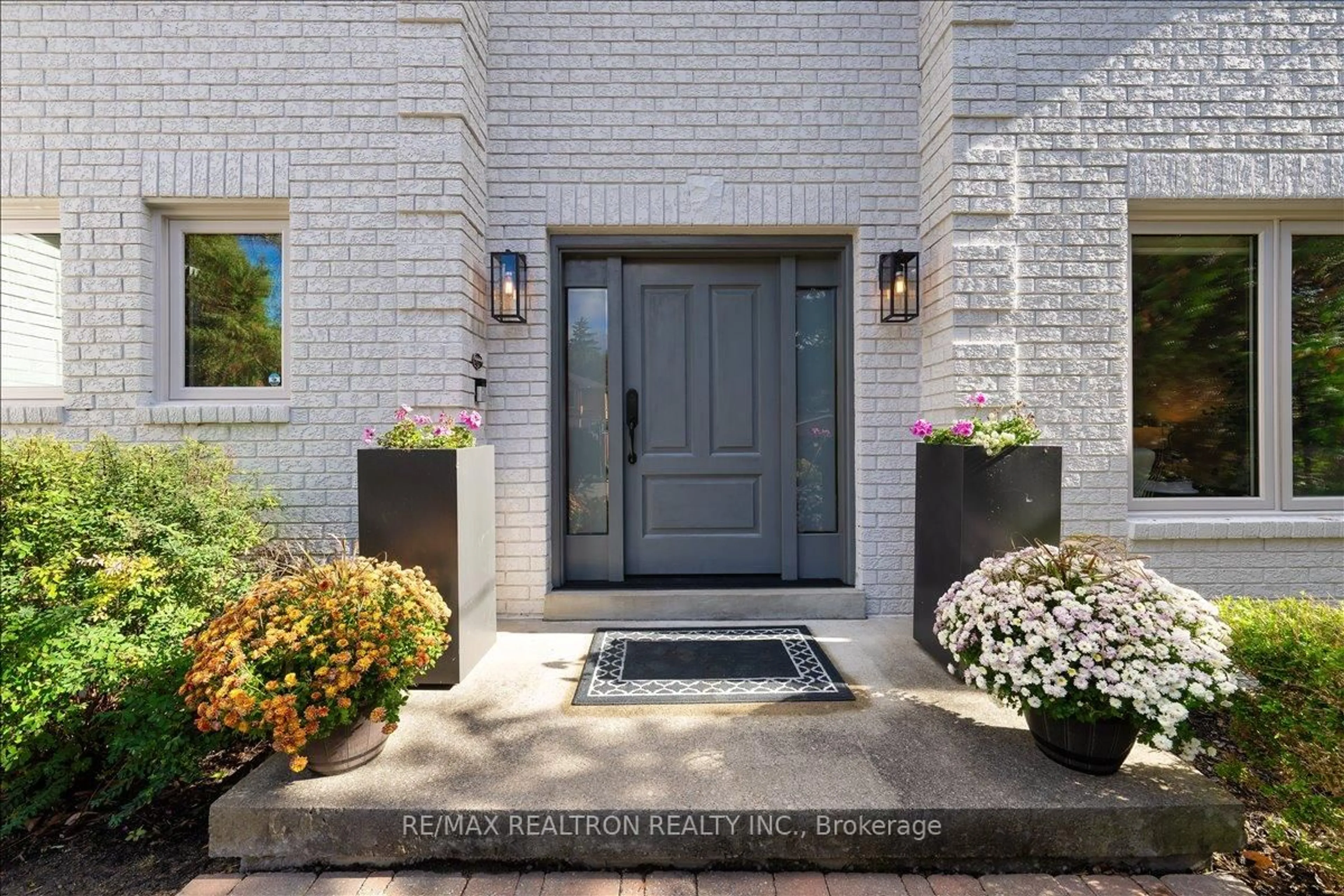 Indoor entryway for 33 Rosemary Ave, Richmond Hill Ontario L4E 3B1