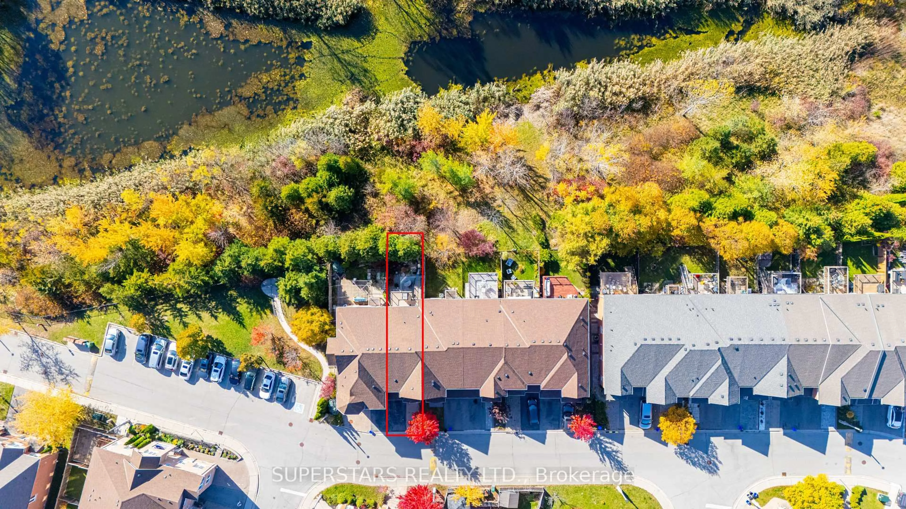 A pic from outside/outdoor area/front of a property/back of a property/a pic from drone, water/lake/river/ocean view for 8 Townwood Dr #41, Richmond Hill Ontario L4E 4Y1