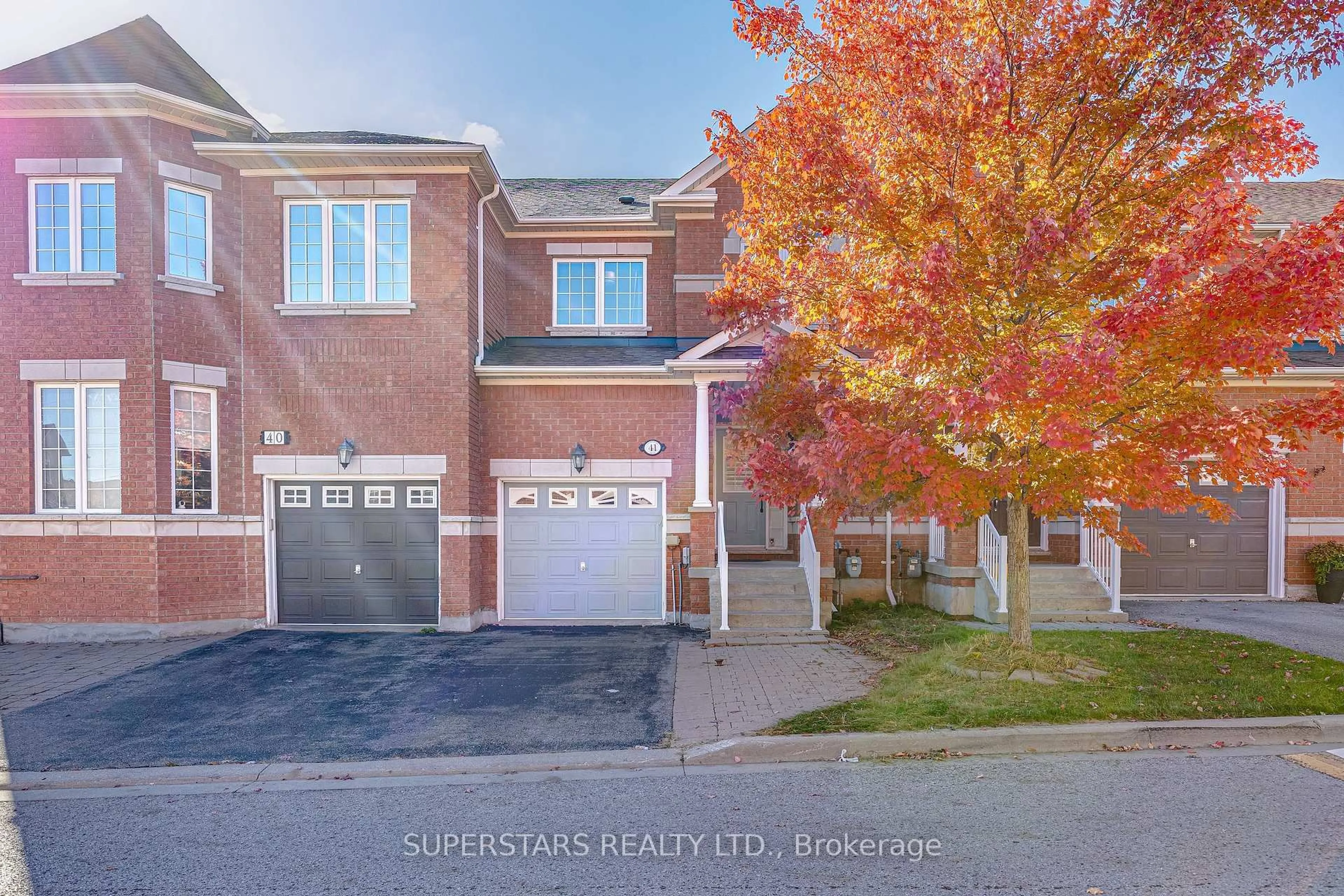 Home with brick exterior material, street for 8 Townwood Dr #41, Richmond Hill Ontario L4E 4Y1