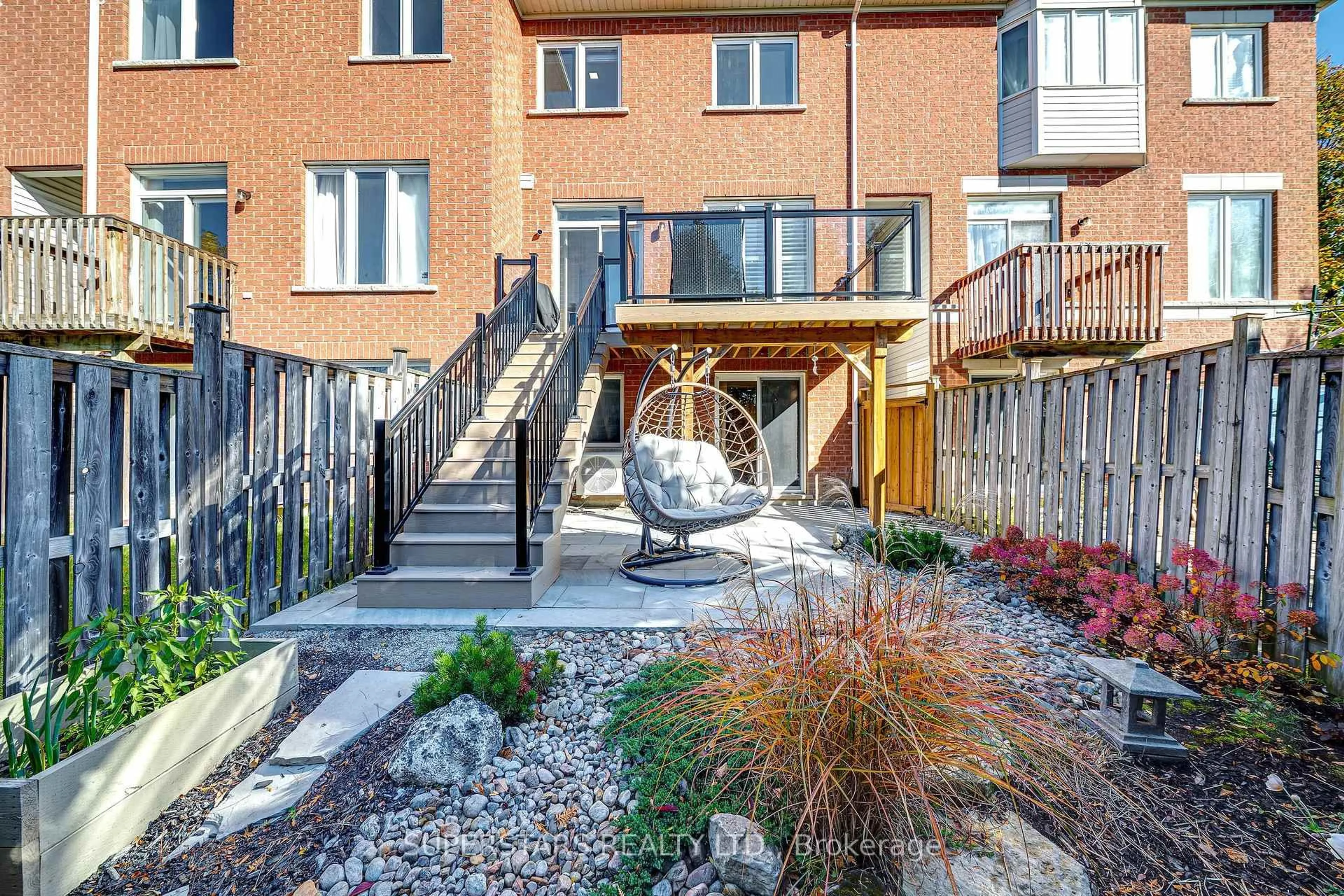 Patio, street for 8 Townwood Dr #41, Richmond Hill Ontario L4E 4Y1