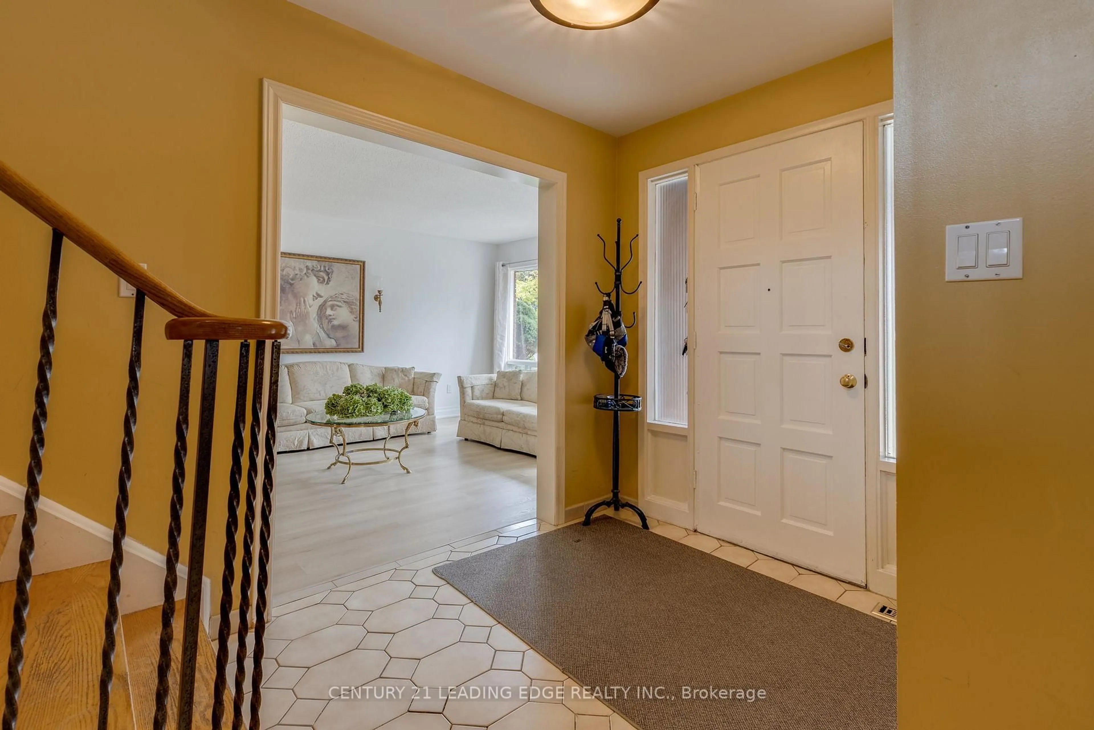 Indoor entryway for 115 SIMONSTON Blvd, Markham Ontario L3T 4L9
