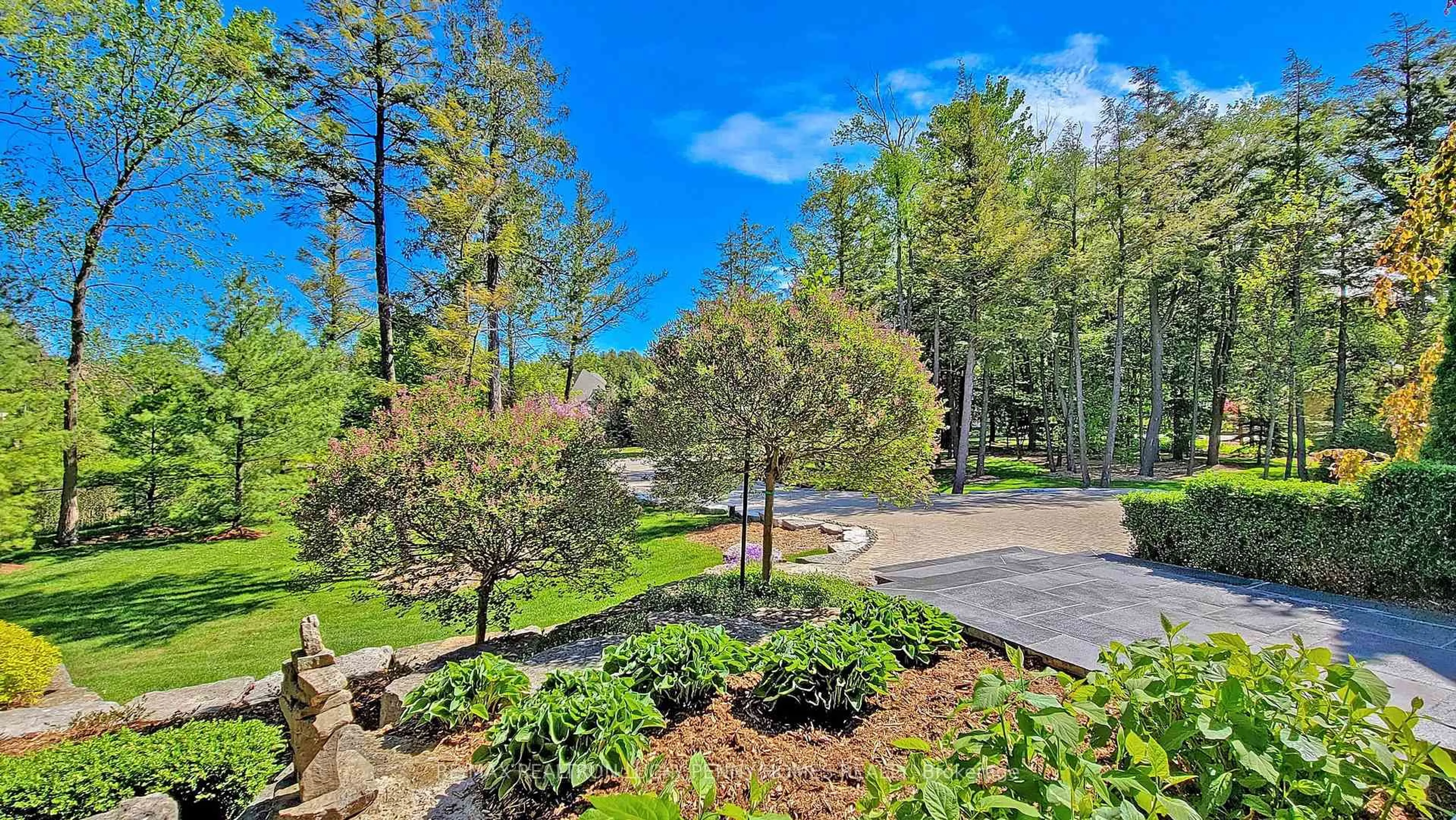 Unknown for 5 Riverstone Crt, East Gwillimbury Ontario L0G 1V0