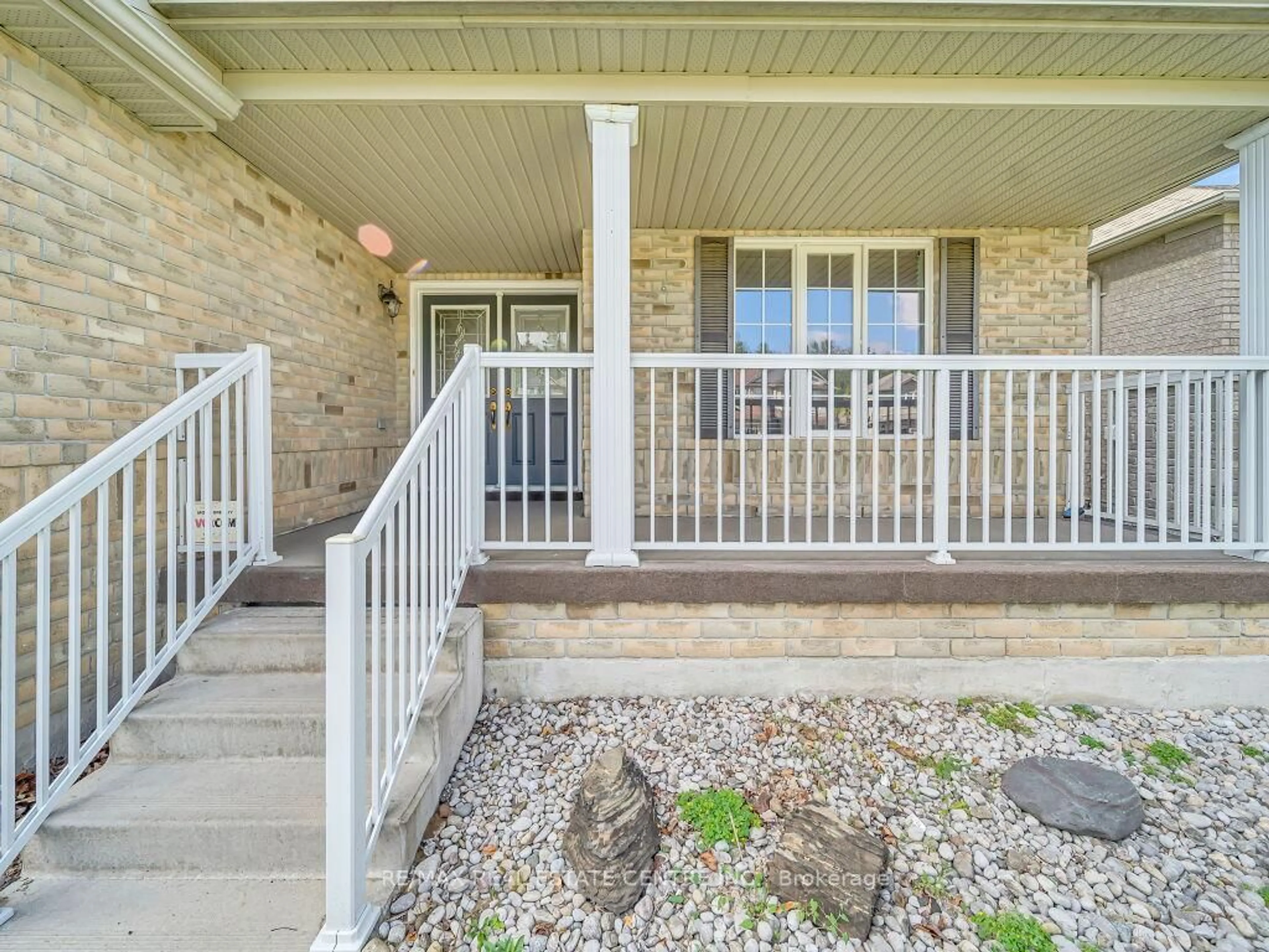 Indoor entryway for 45 Stonemount Cres, Essa Ontario L0M 1B4
