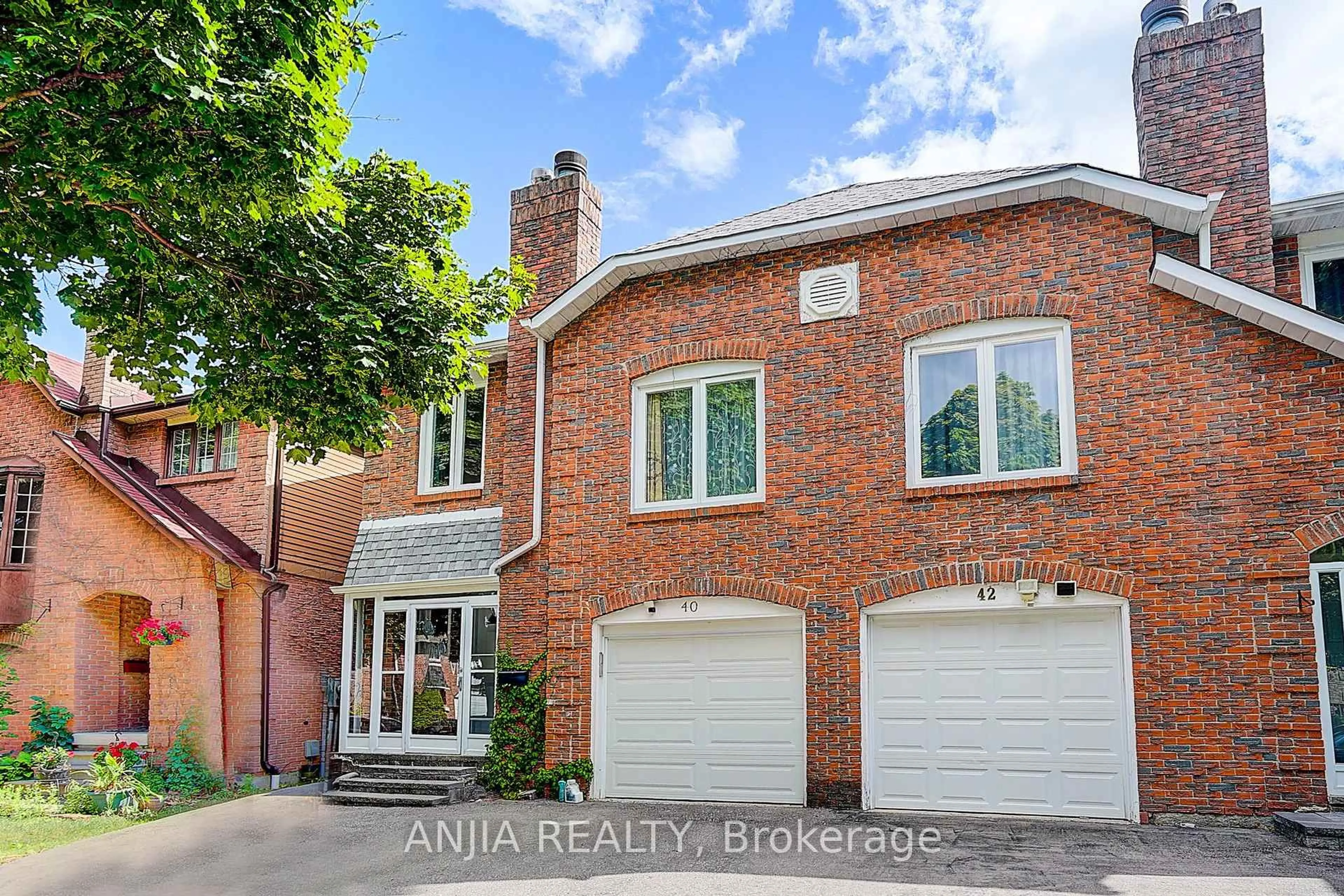 Home with brick exterior material, street for 40 Foxglove Crt, Markham Ontario L3R 3Y3