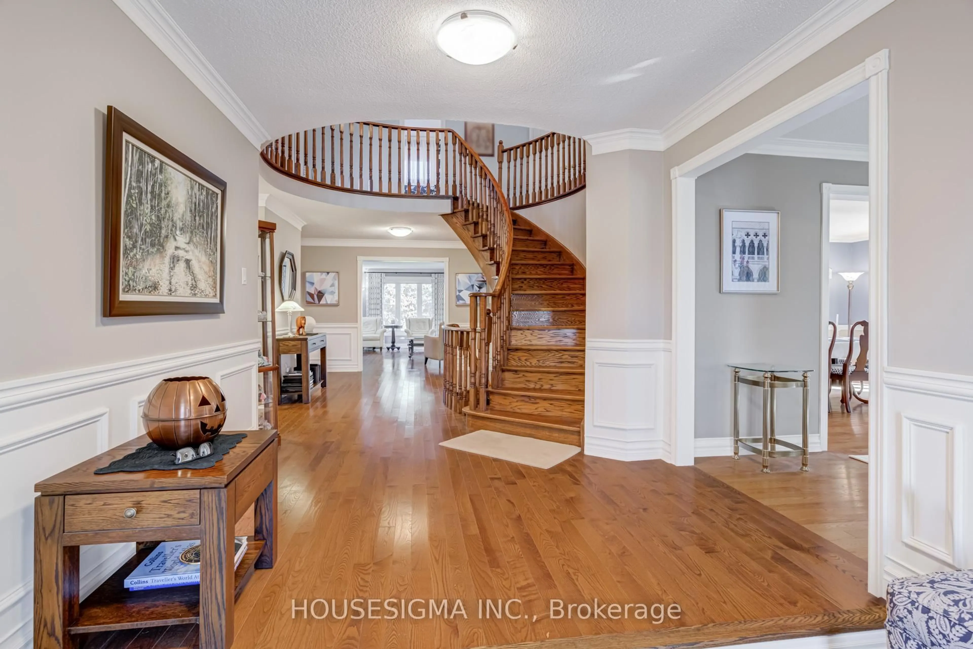 Indoor entryway for 9 Montclair Rd, Richmond Hill Ontario L4B 2T4