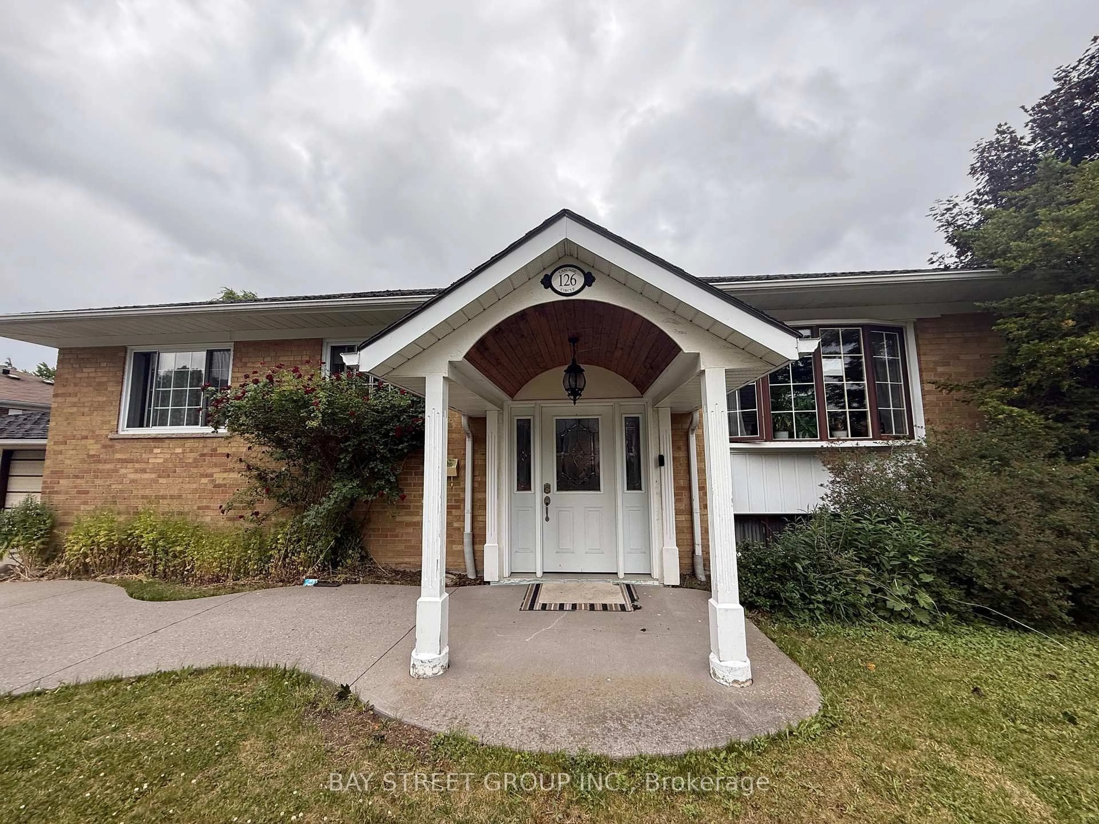 Unknown for 126 Cascade Circ, Richmond Hill Ontario L4C 3H7