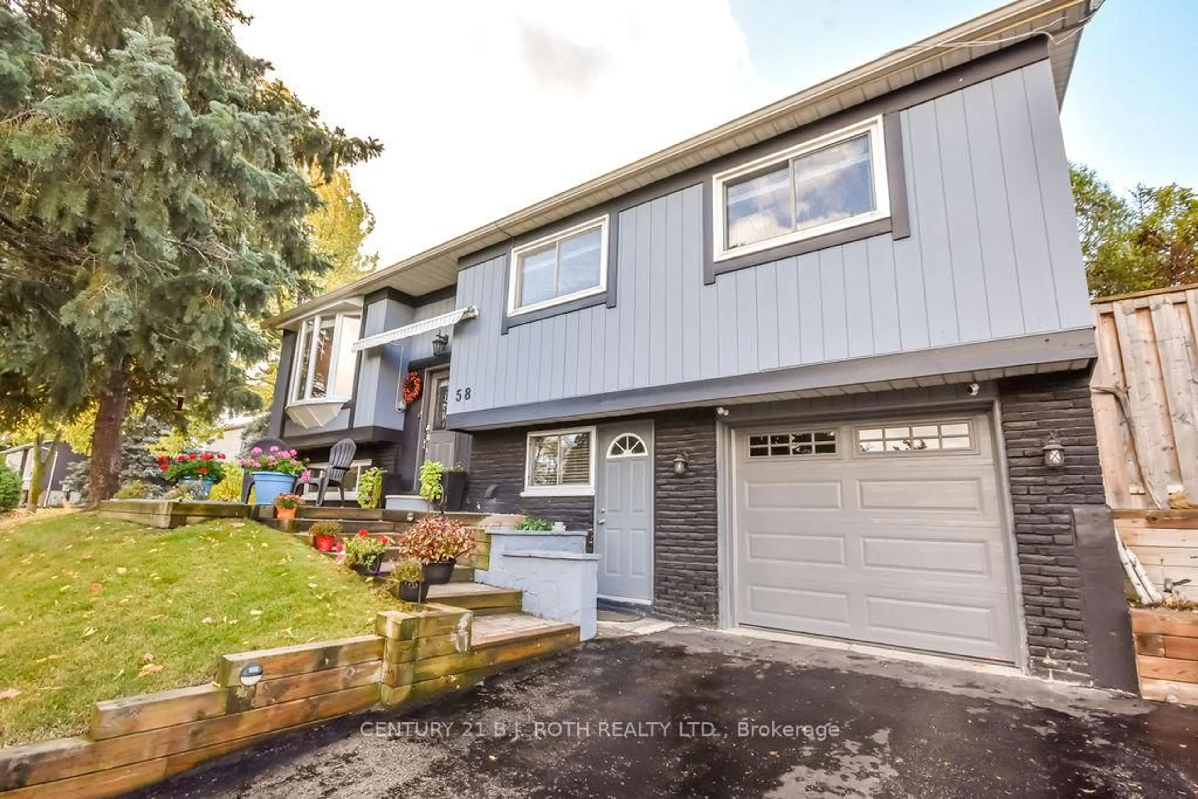 Home with vinyl exterior material, street for 58 Collings Ave, Bradford West Gwillimbury Ontario L3Z 1S3