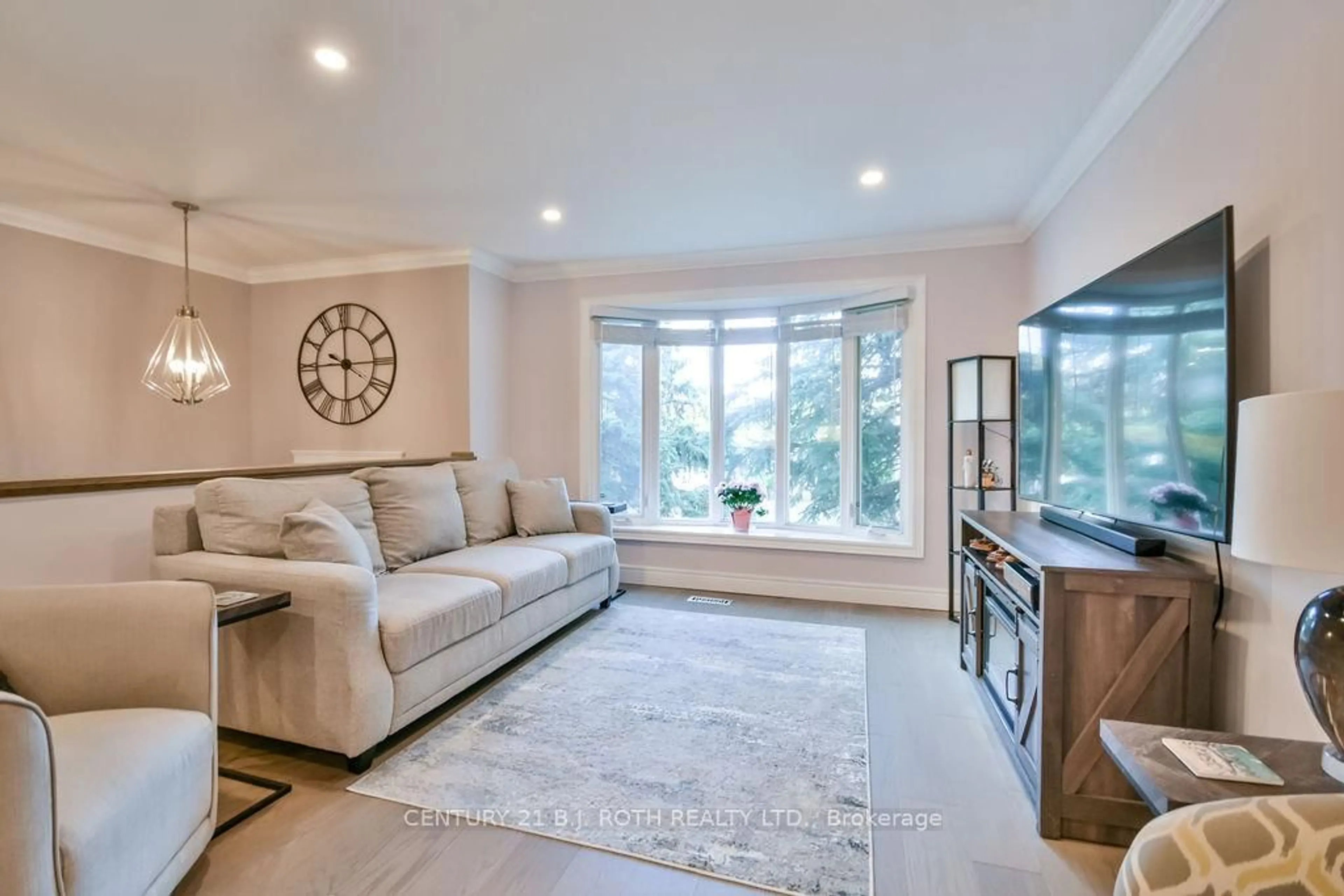 Living room with furniture, unknown for 58 Collings Ave, Bradford West Gwillimbury Ontario L3Z 1S3