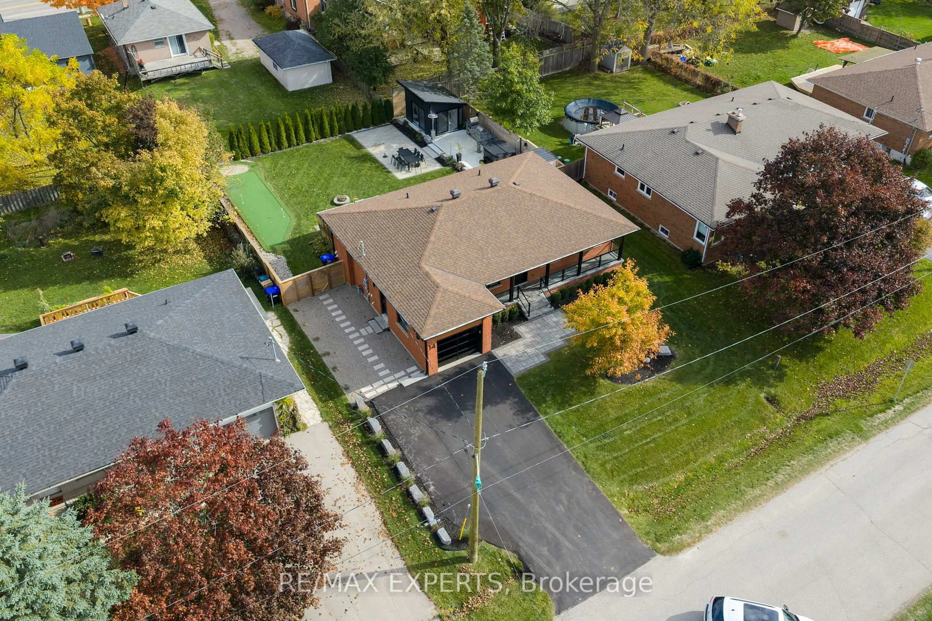 A pic from outside/outdoor area/front of a property/back of a property/a pic from drone, street for 14 Henry St, Essa Ontario L0L 2N0
