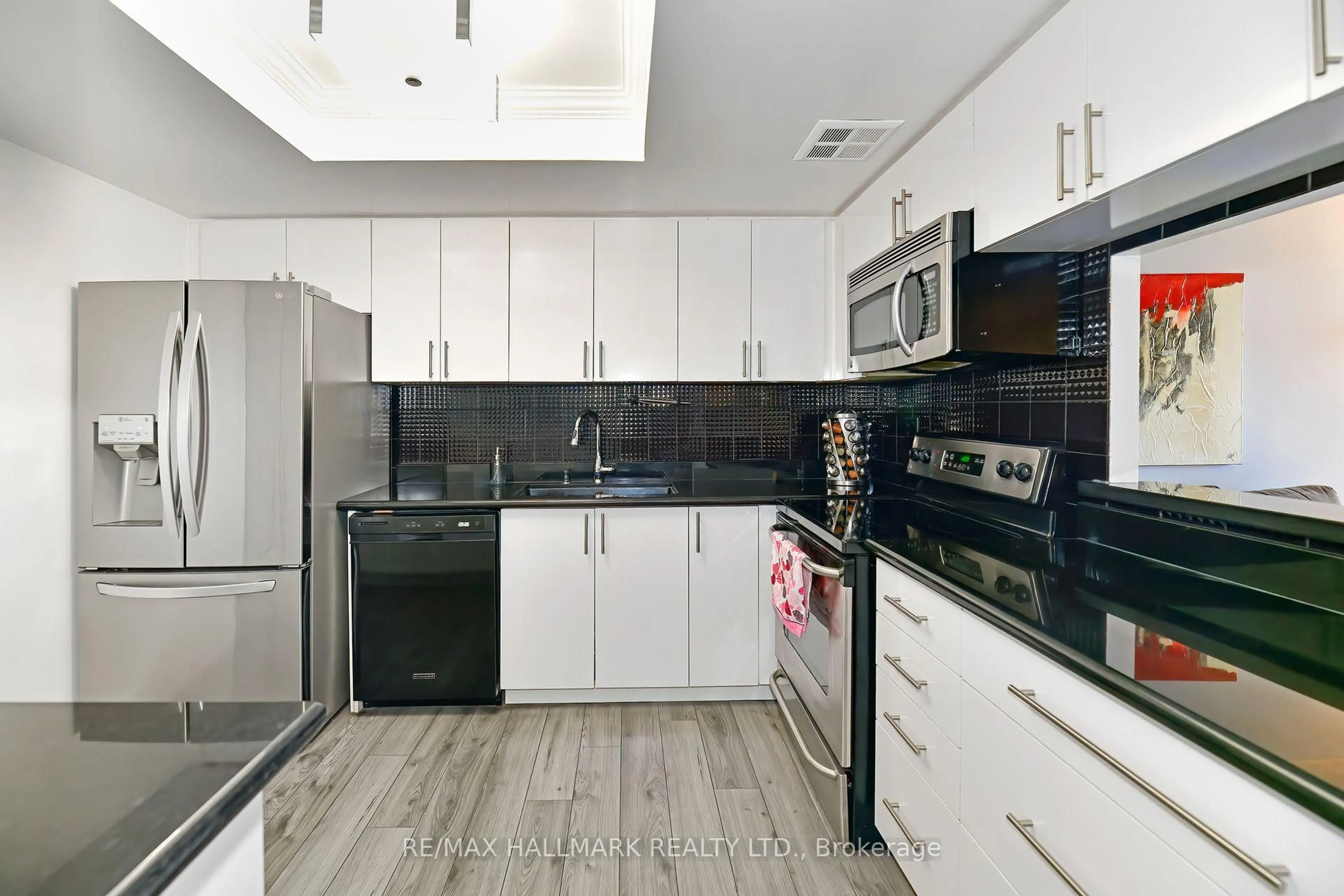 Standard kitchen, unknown for 7601 Bathurst St #808, Vaughan Ontario L4J 4H5