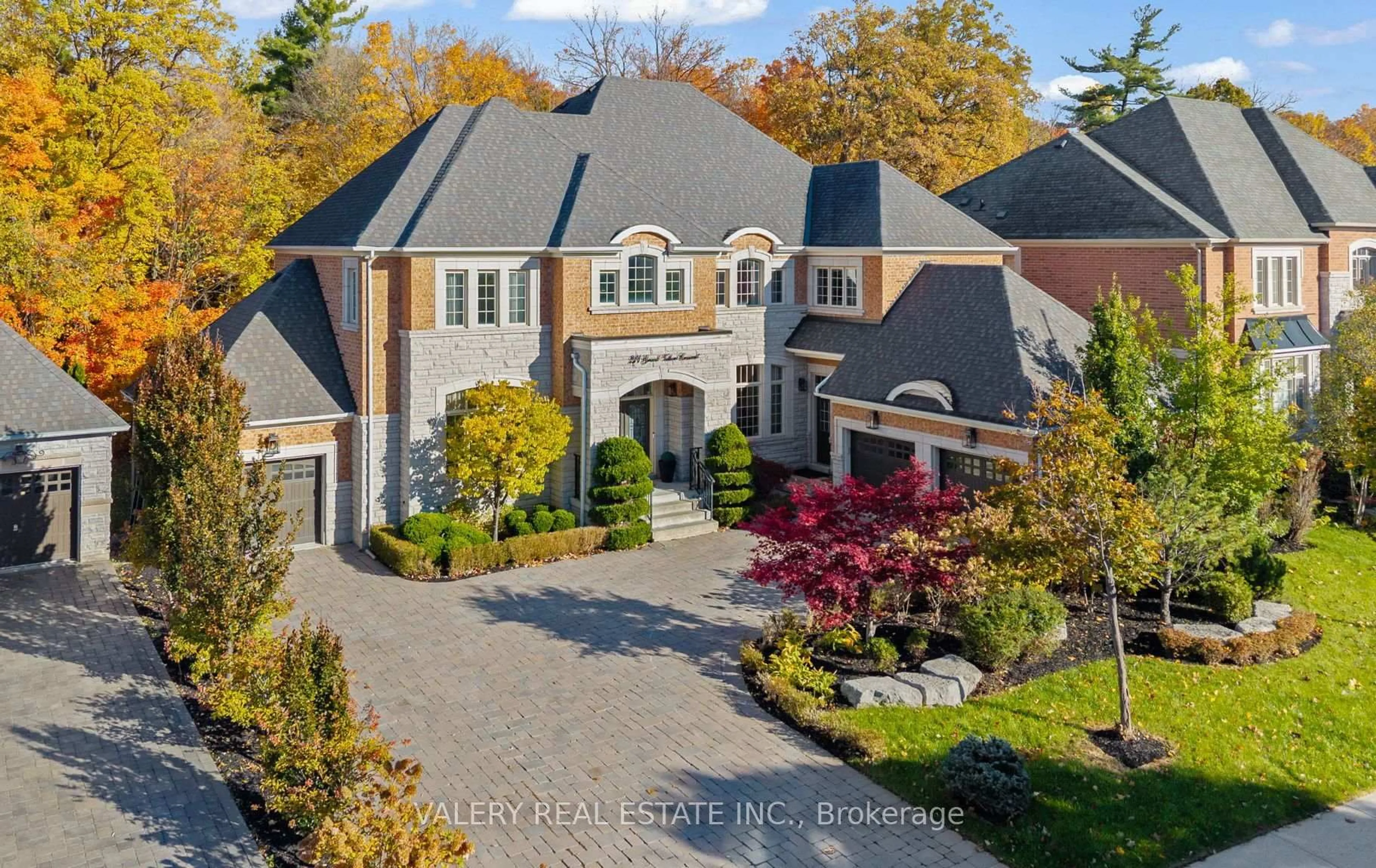 A pic from outside/outdoor area/front of a property/back of a property/a pic from drone, street for 211 Grand Vellore Cres, Vaughan Ontario L4H 0N9