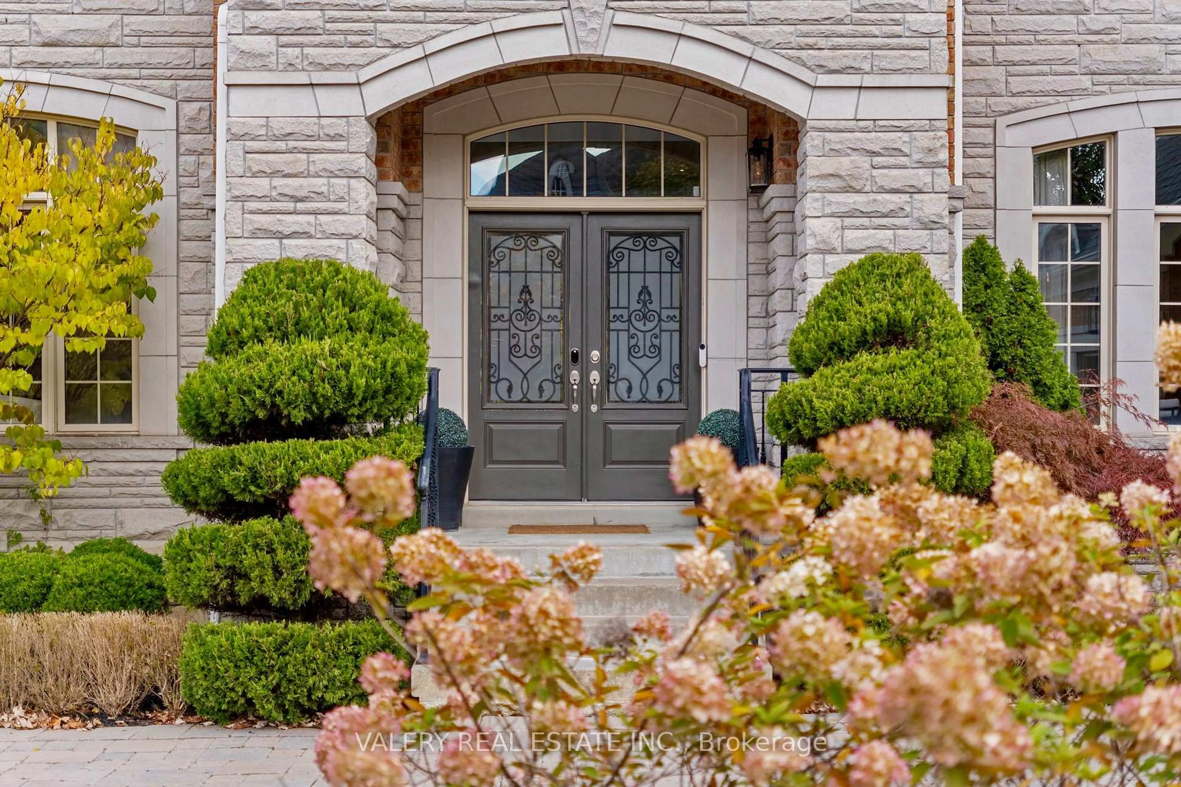 Indoor entryway for 211 Grand Vellore Cres, Vaughan Ontario L4H 0N9