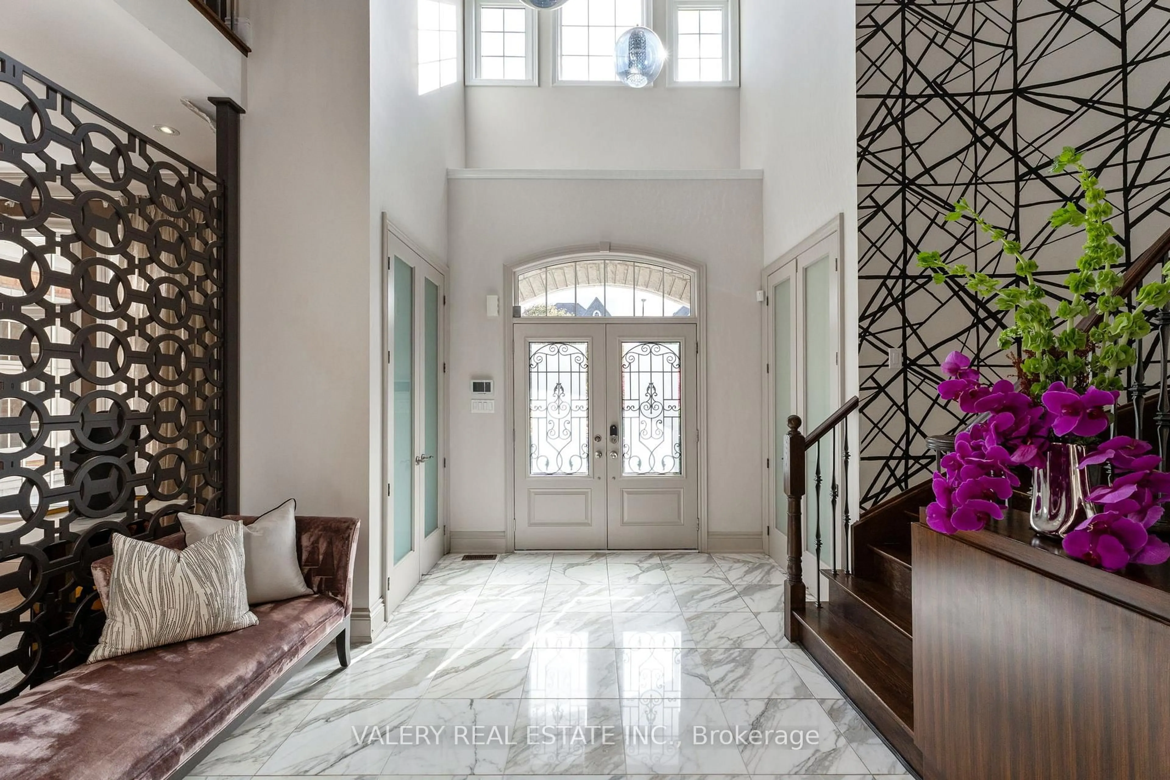 Indoor foyer for 211 Grand Vellore Cres, Vaughan Ontario L4H 0N9