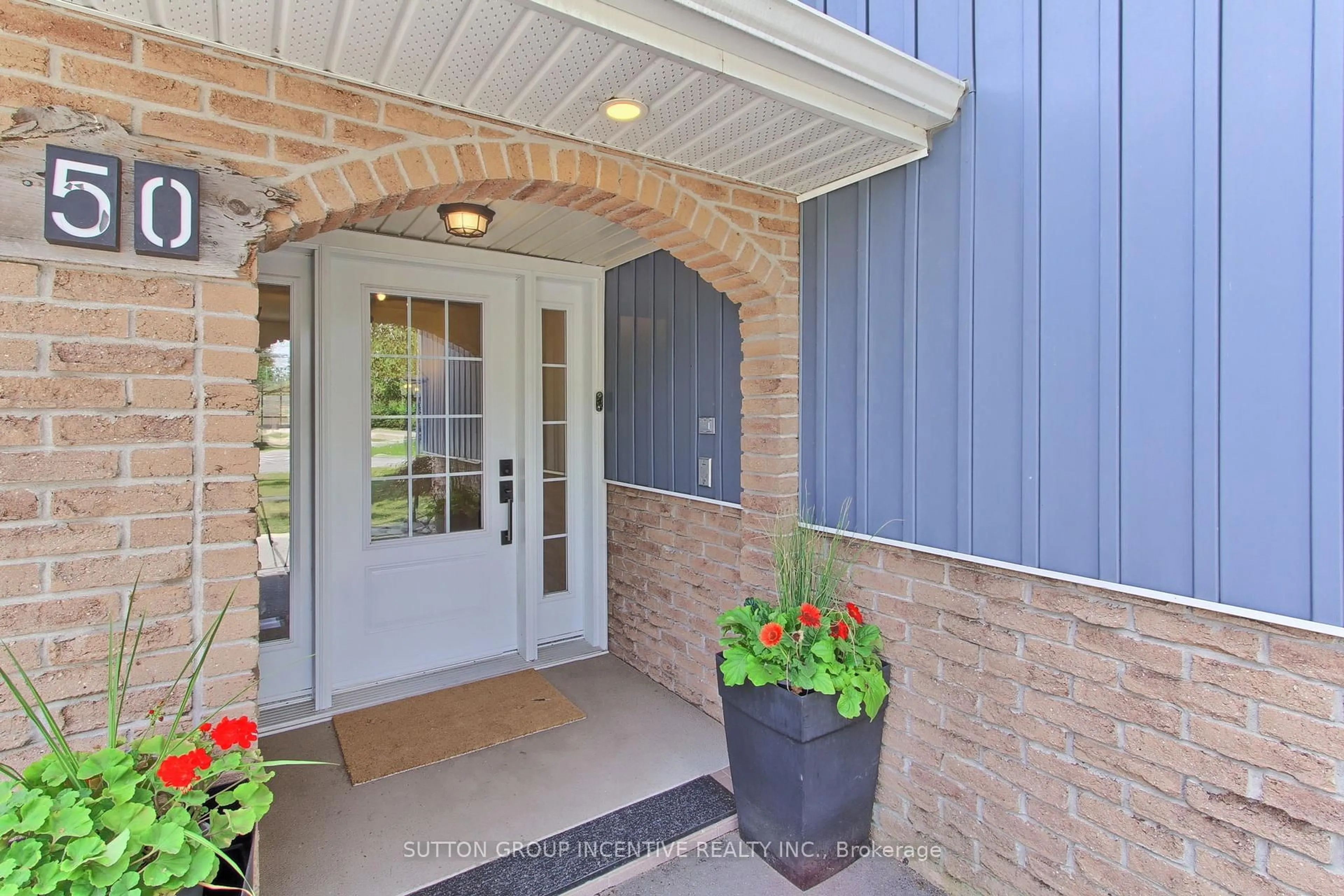 Indoor entryway for 50 Marine Dr, Innisfil Ontario L0L 1R0
