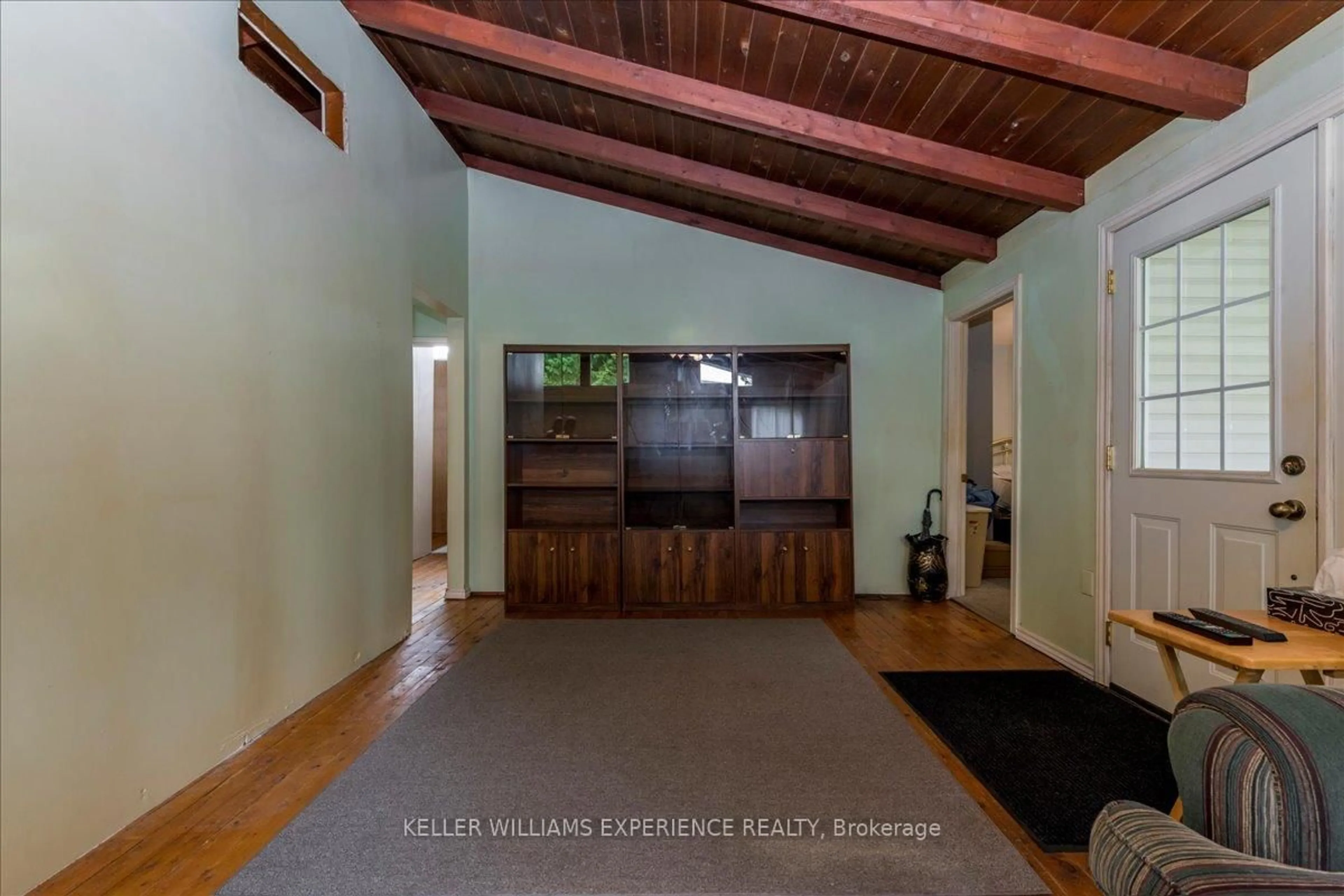 Indoor foyer for 865 Blackwoods Ave, Innisfil Ontario L9S 1S8