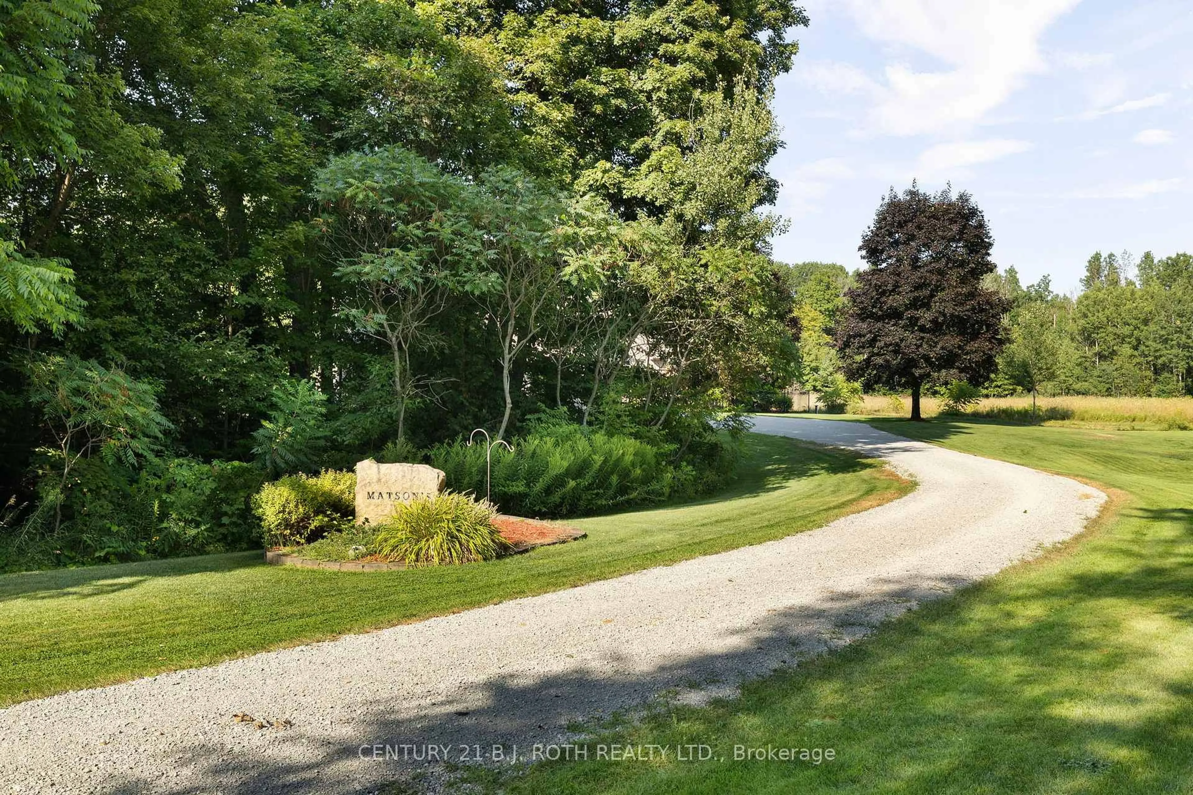 A pic from outside/outdoor area/front of a property/back of a property/a pic from drone, unknown for 256 DENNEY Dr, Essa Ontario L0M 1B1