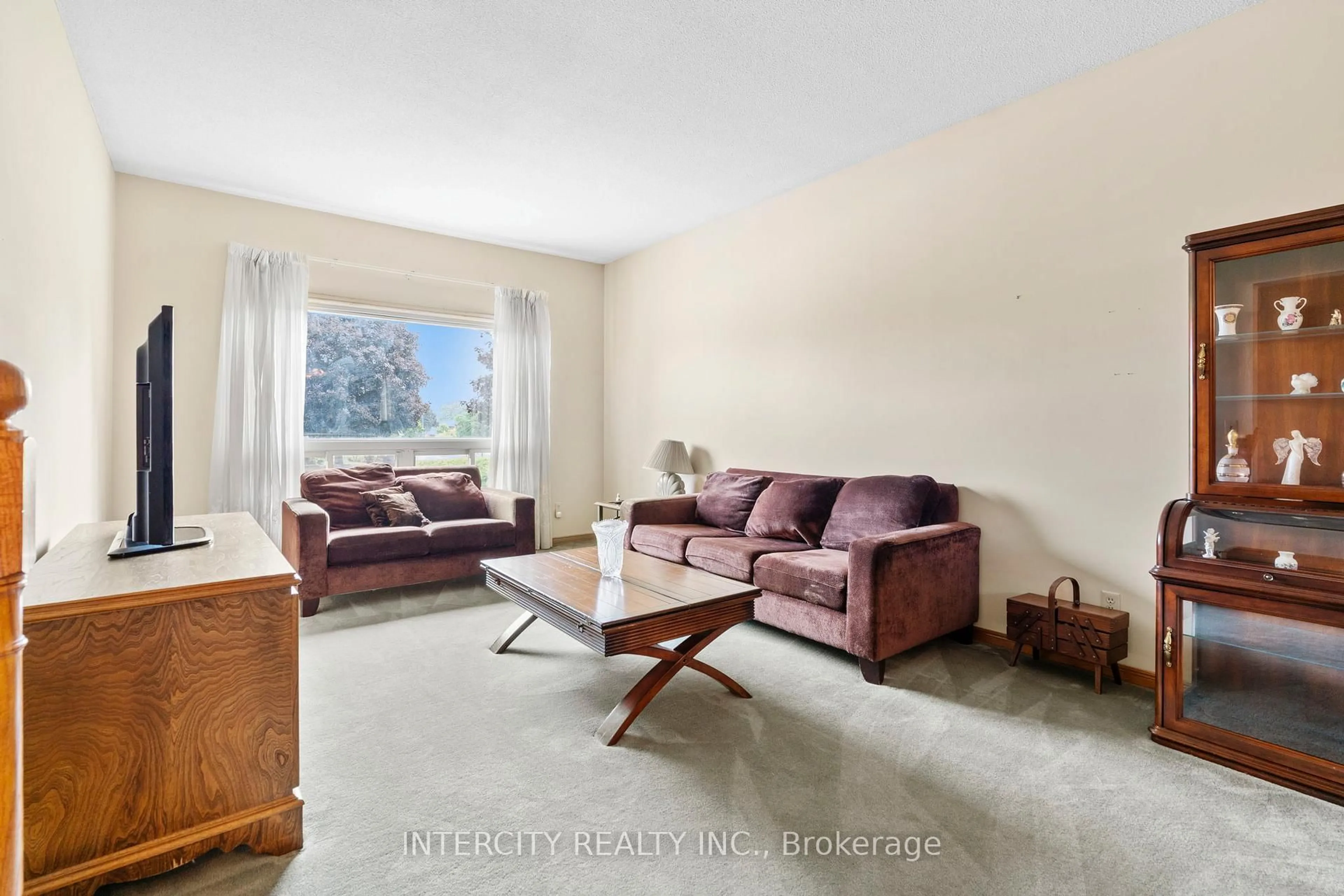 Living room with furniture, unknown for 64 Brandy Cres, Vaughan Ontario L4L 3C7