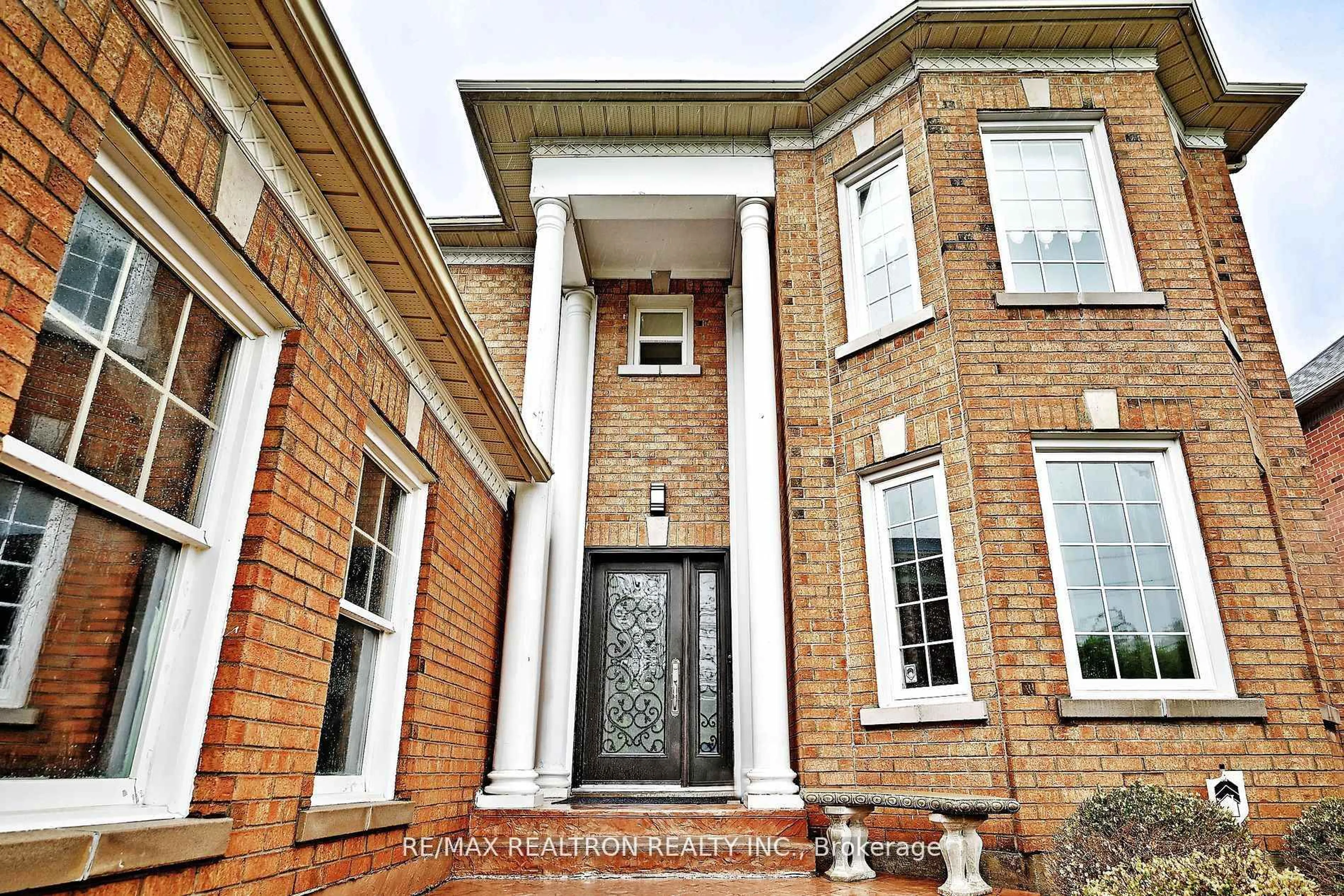 Home with brick exterior material, street for 427 Mill St, Richmond Hill Ontario L4C 7X4