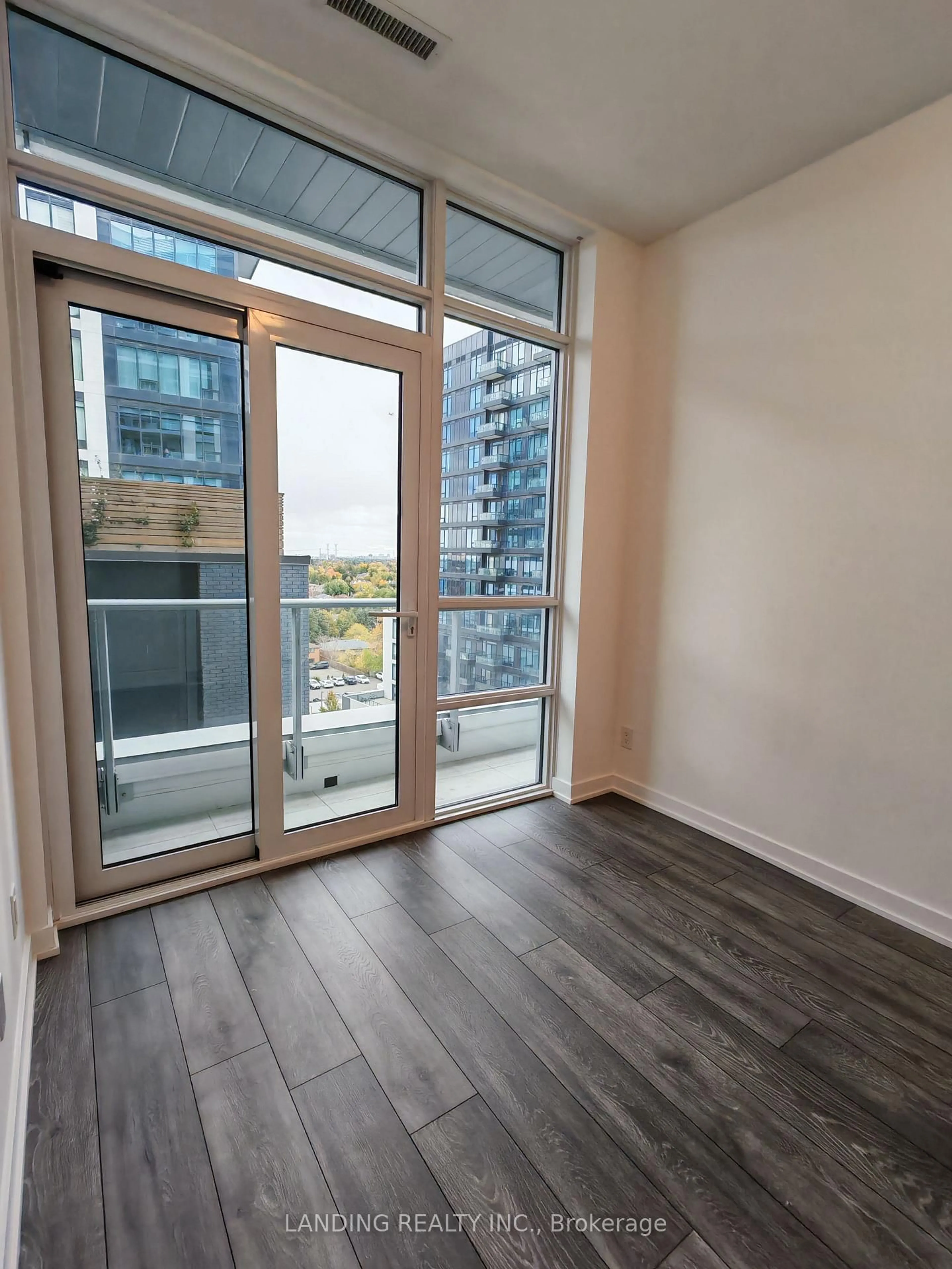 A pic of a room for 8888 Yonge St #805, Richmond Hill Ontario L4C 6Z1