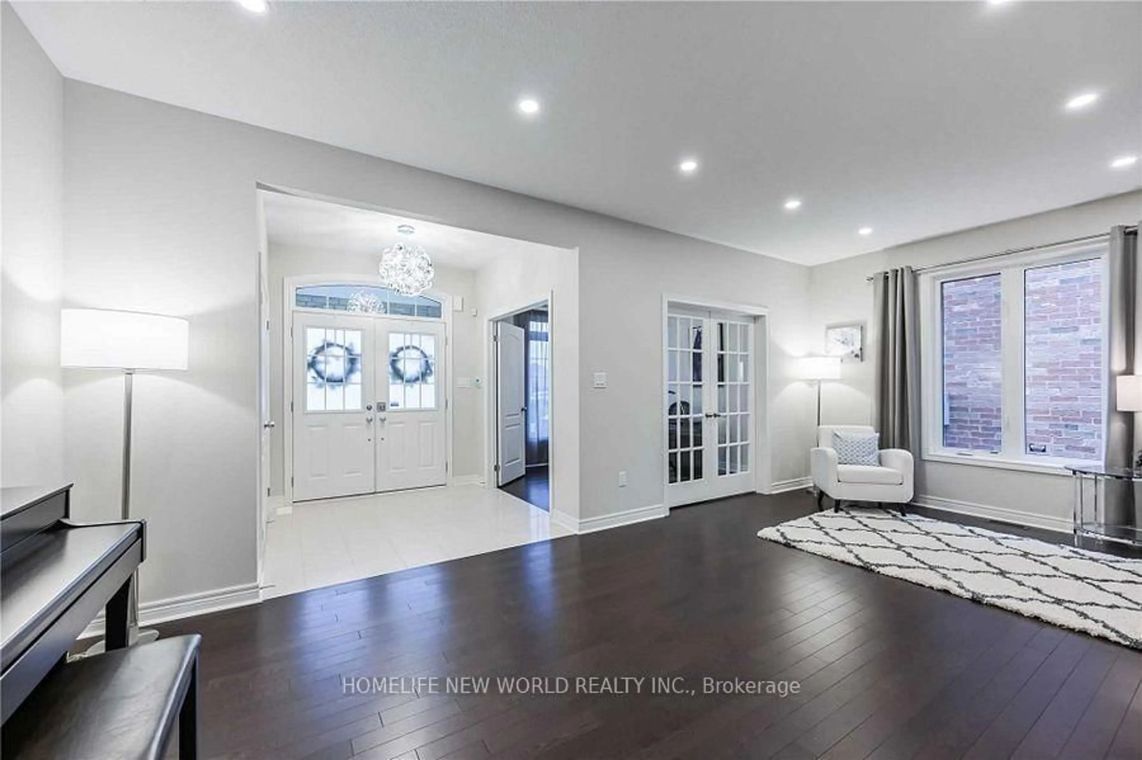 Indoor entryway for 32 Citrine Dr, Bradford West Gwillimbury Ontario L3Z 0T5