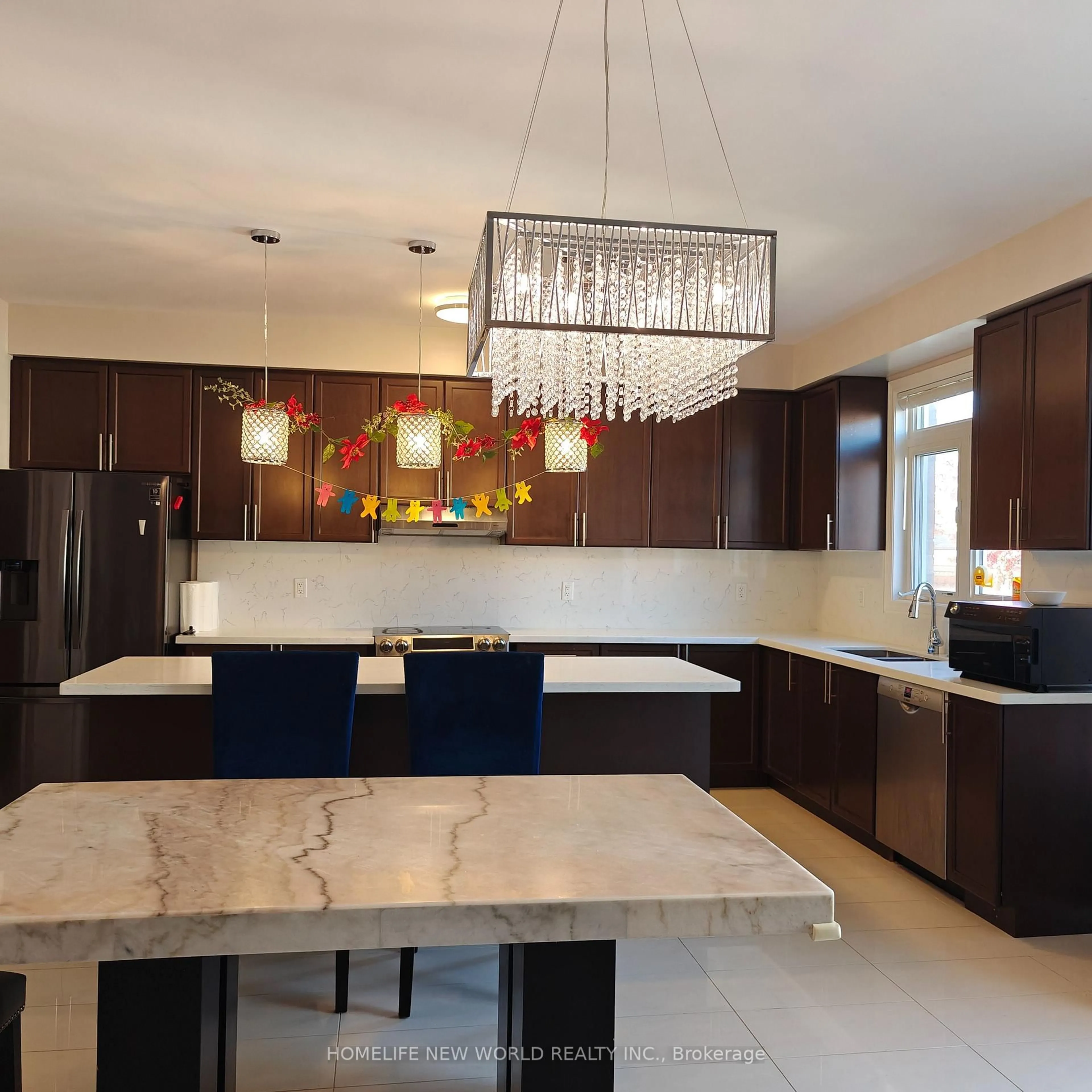 Contemporary kitchen, ceramic/tile floor for 32 Citrine Dr, Bradford West Gwillimbury Ontario L3Z 0T5
