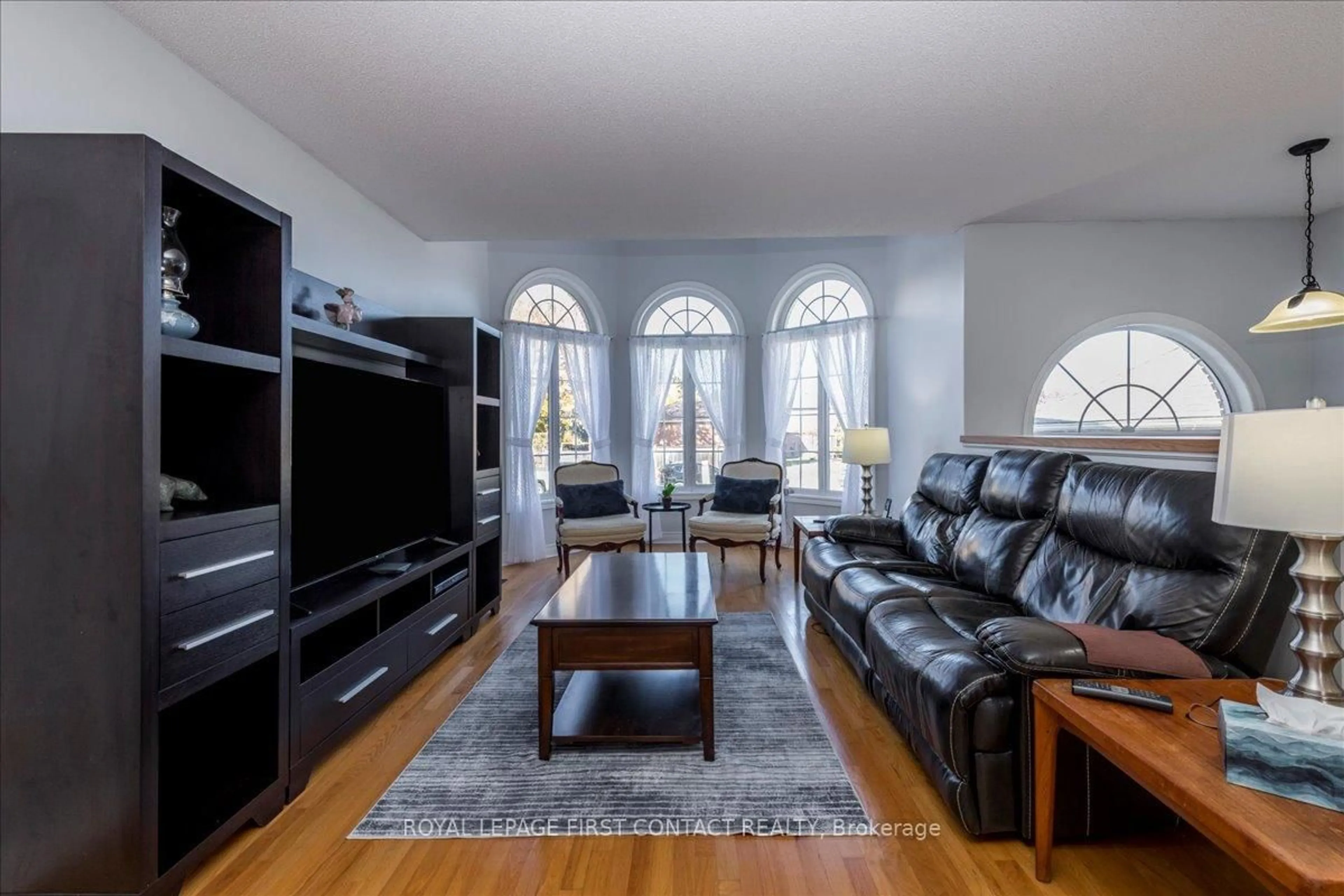 Living room with furniture, unknown for 701 Happy Vale Dr, Innisfil Ontario L9S 2E6