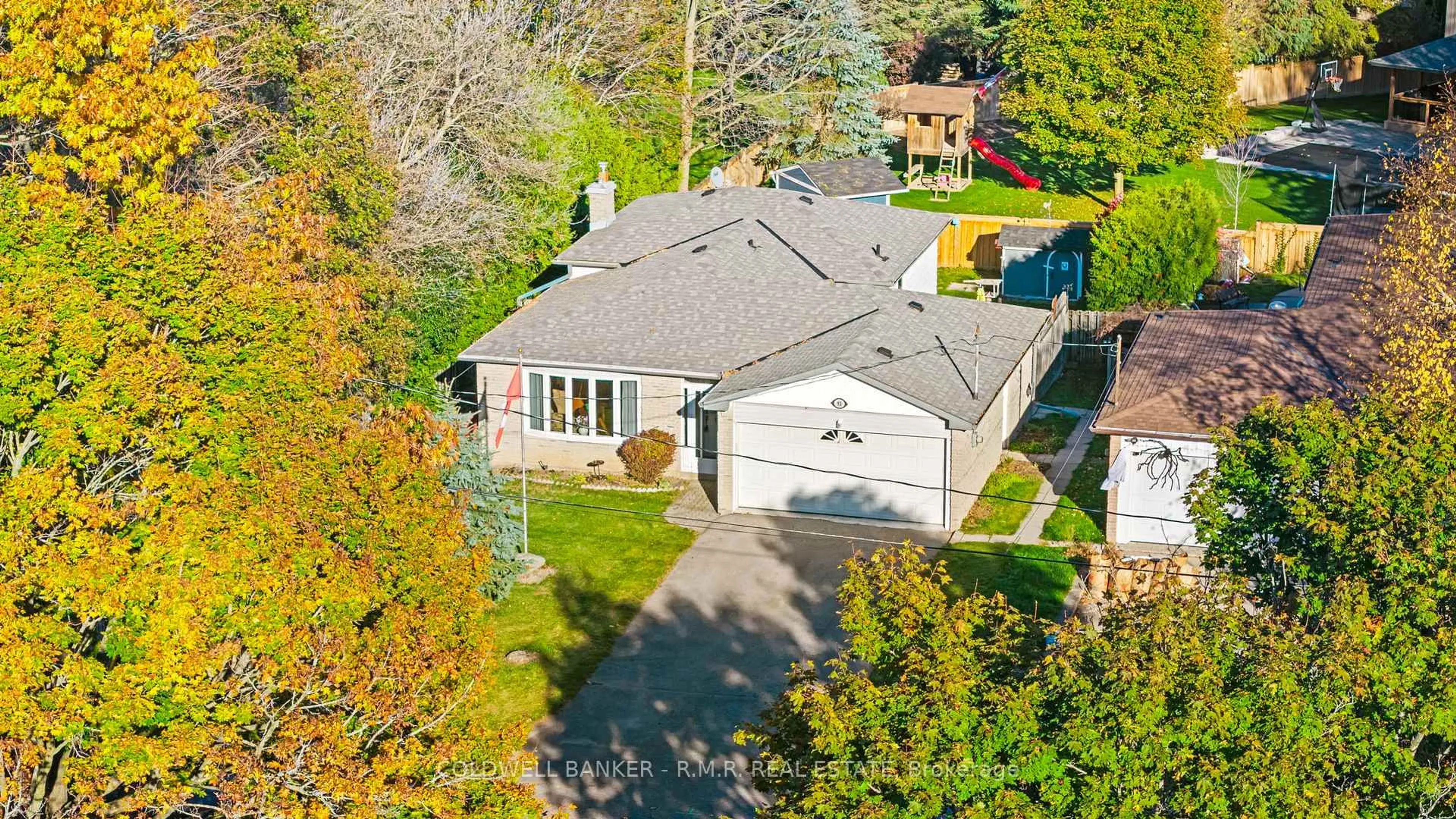 A pic from outside/outdoor area/front of a property/back of a property/a pic from drone, street for 93 Cedar St, Uxbridge Ontario L9P 1B2