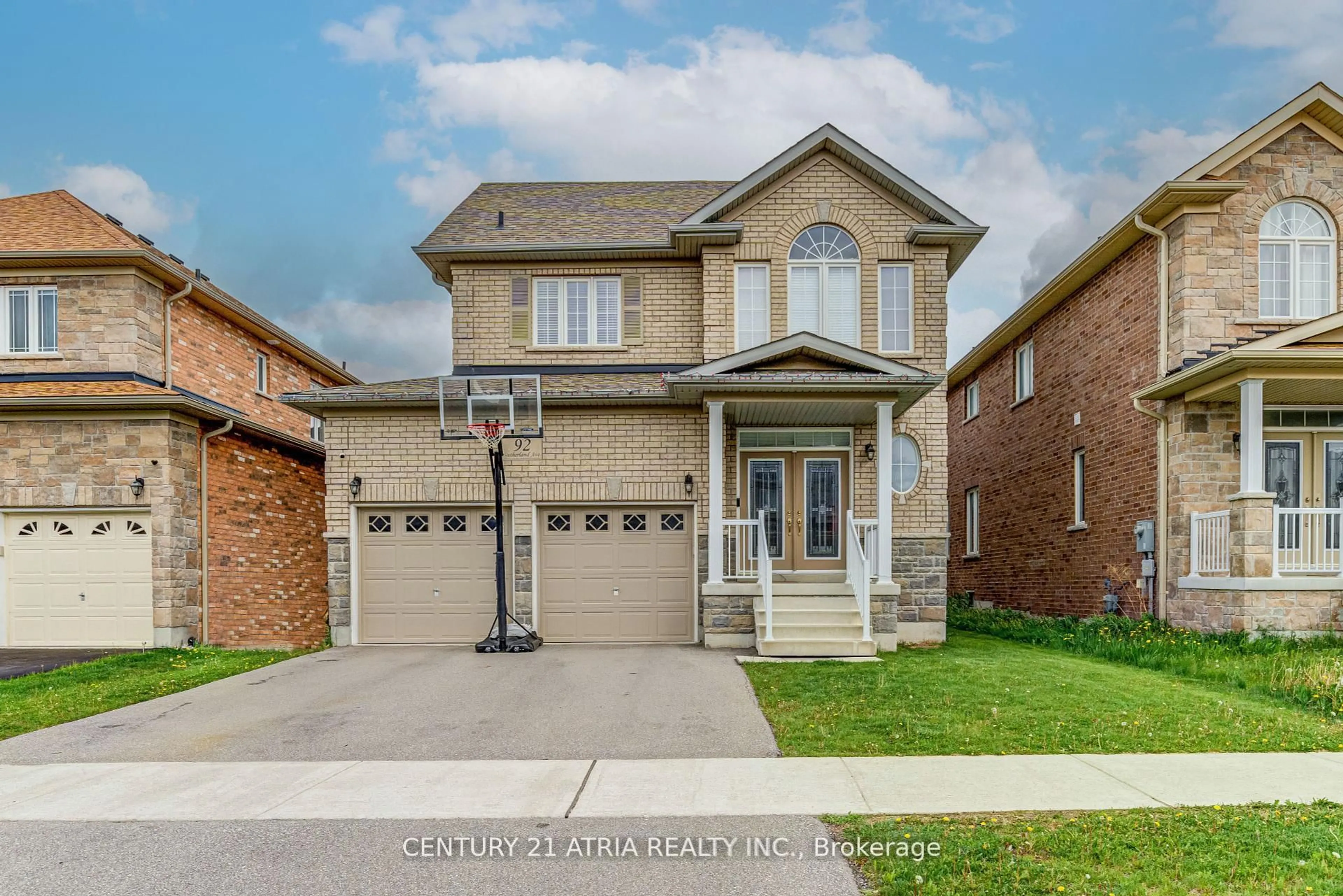 Home with brick exterior material, street for 92 Sutherland Ave, Bradford West Gwillimbury Ontario L3Z 4H4