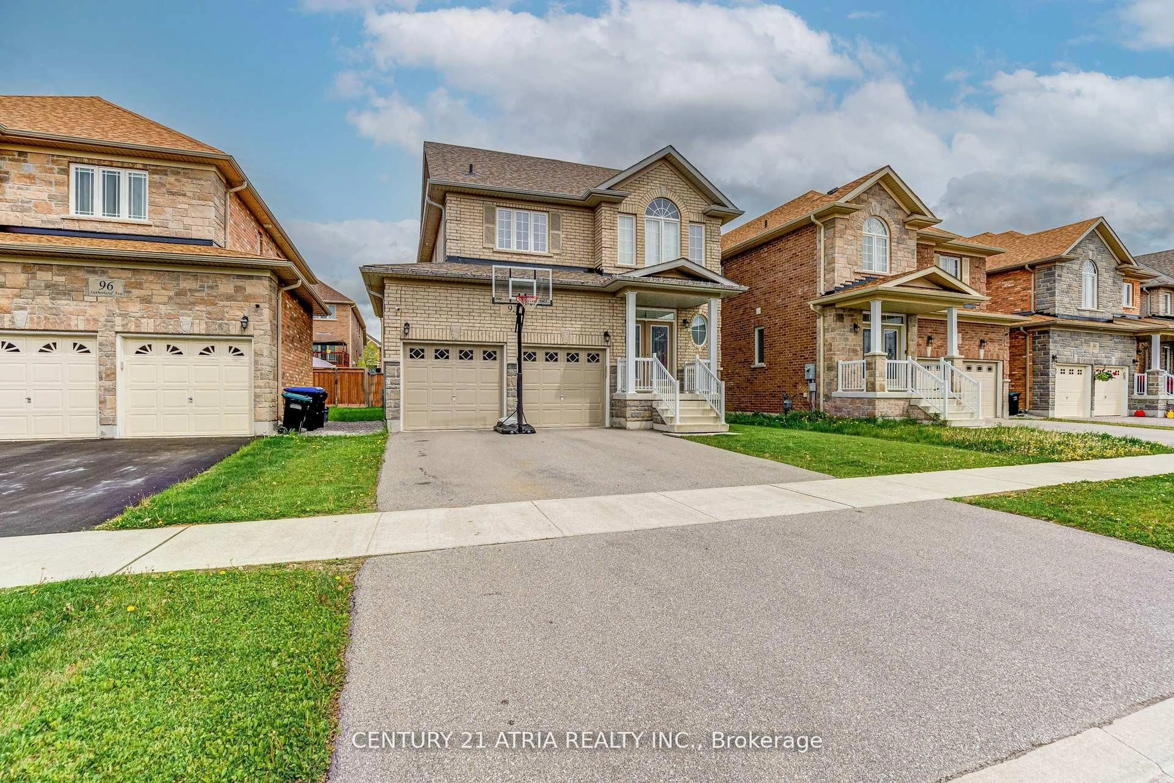 Home with brick exterior material, street for 92 Sutherland Ave, Bradford West Gwillimbury Ontario L3Z 4H4