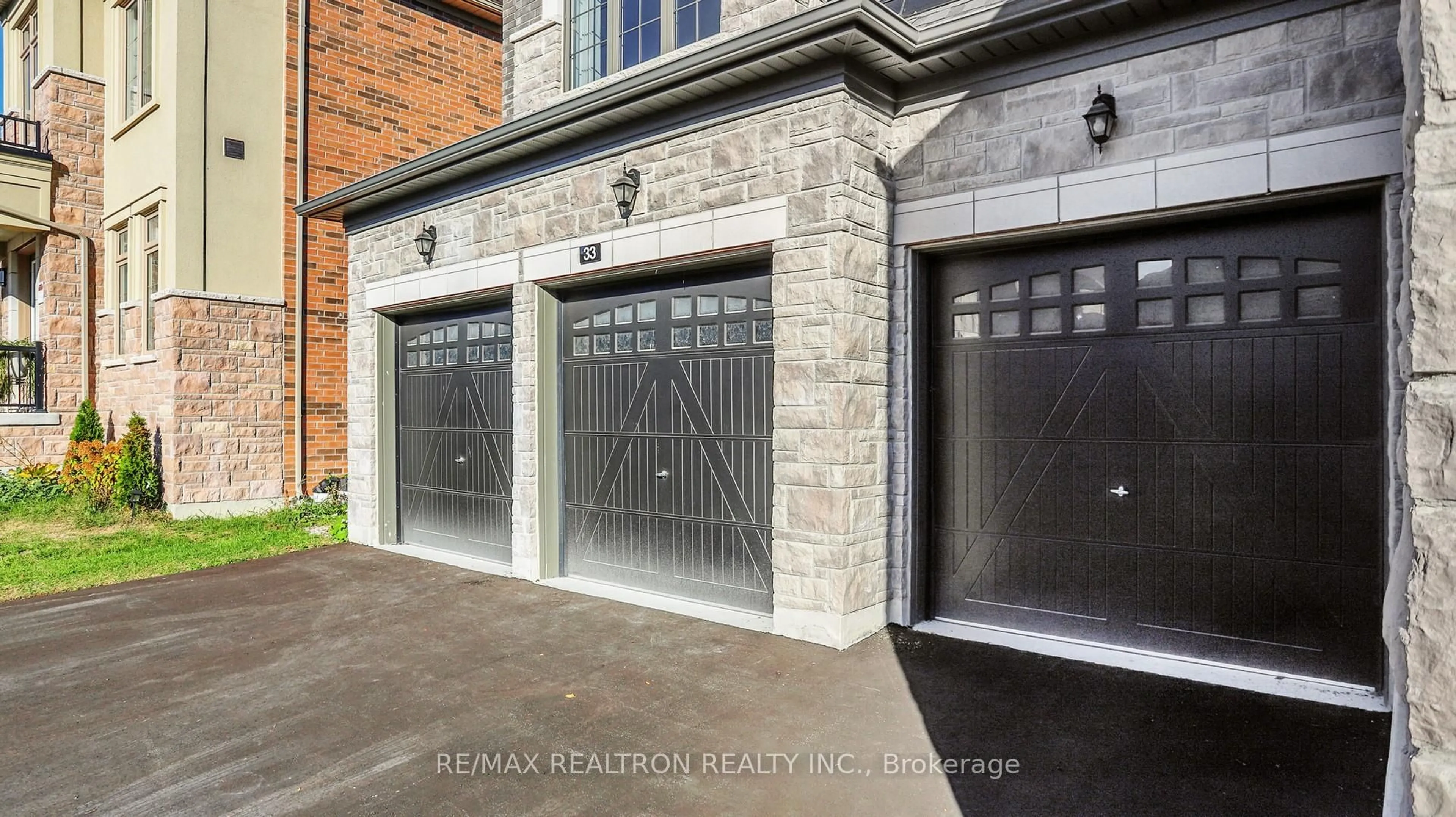 Unknown for 33 Upbound Crt, East Gwillimbury Ontario L9N 0W5