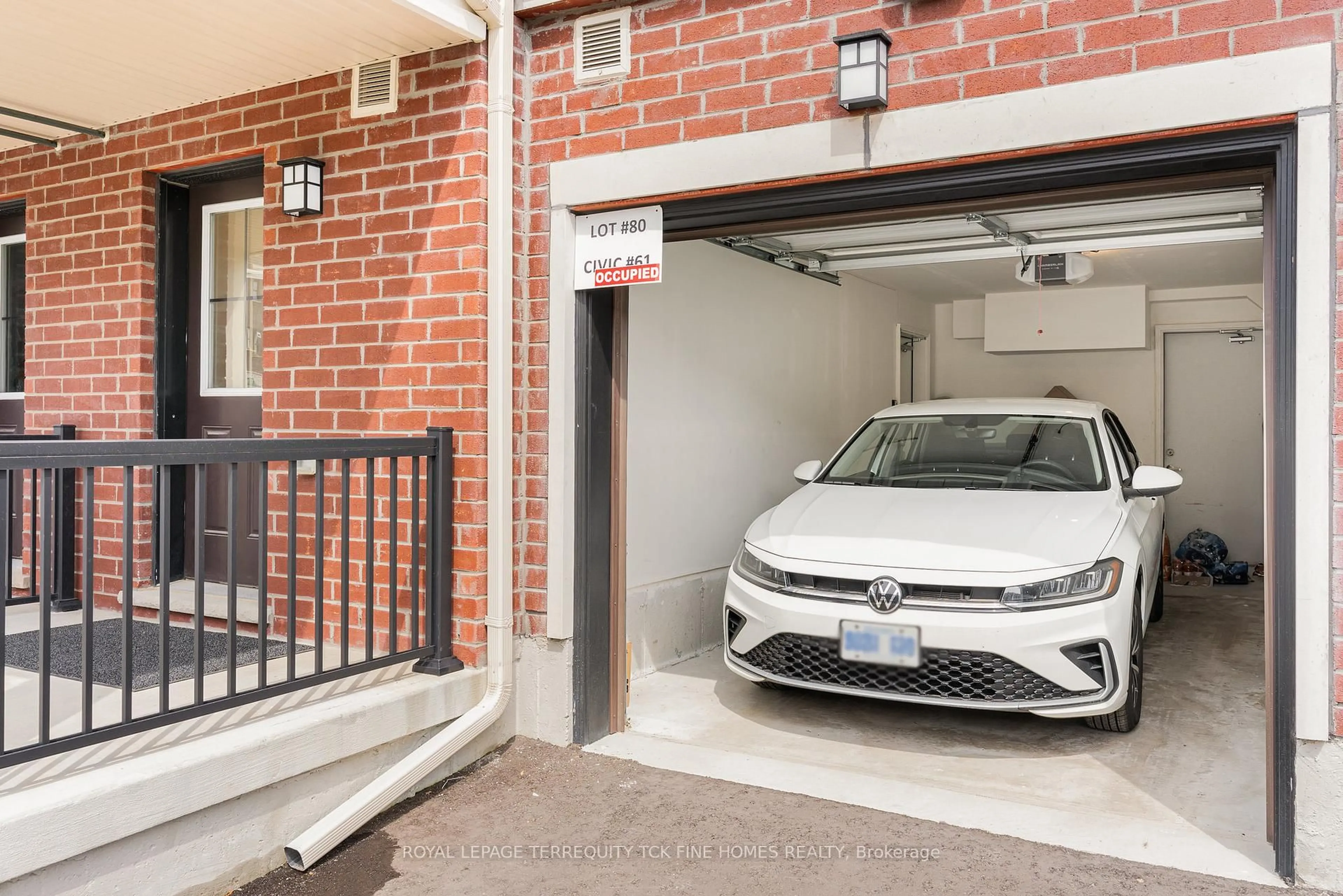 Indoor garage for 61 Kenneth Kirby Lane, Whitchurch-Stouffville Ontario L4A 4W8