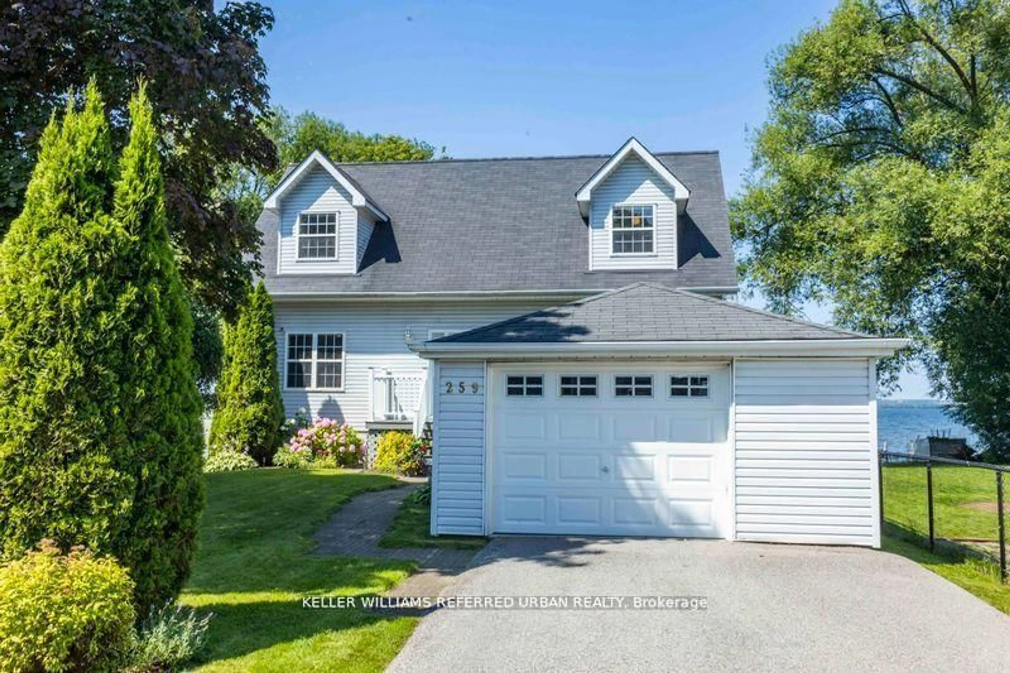 Home with vinyl exterior material, street for 259 Pleasant Blvd, Georgina Ontario L4P 2S7