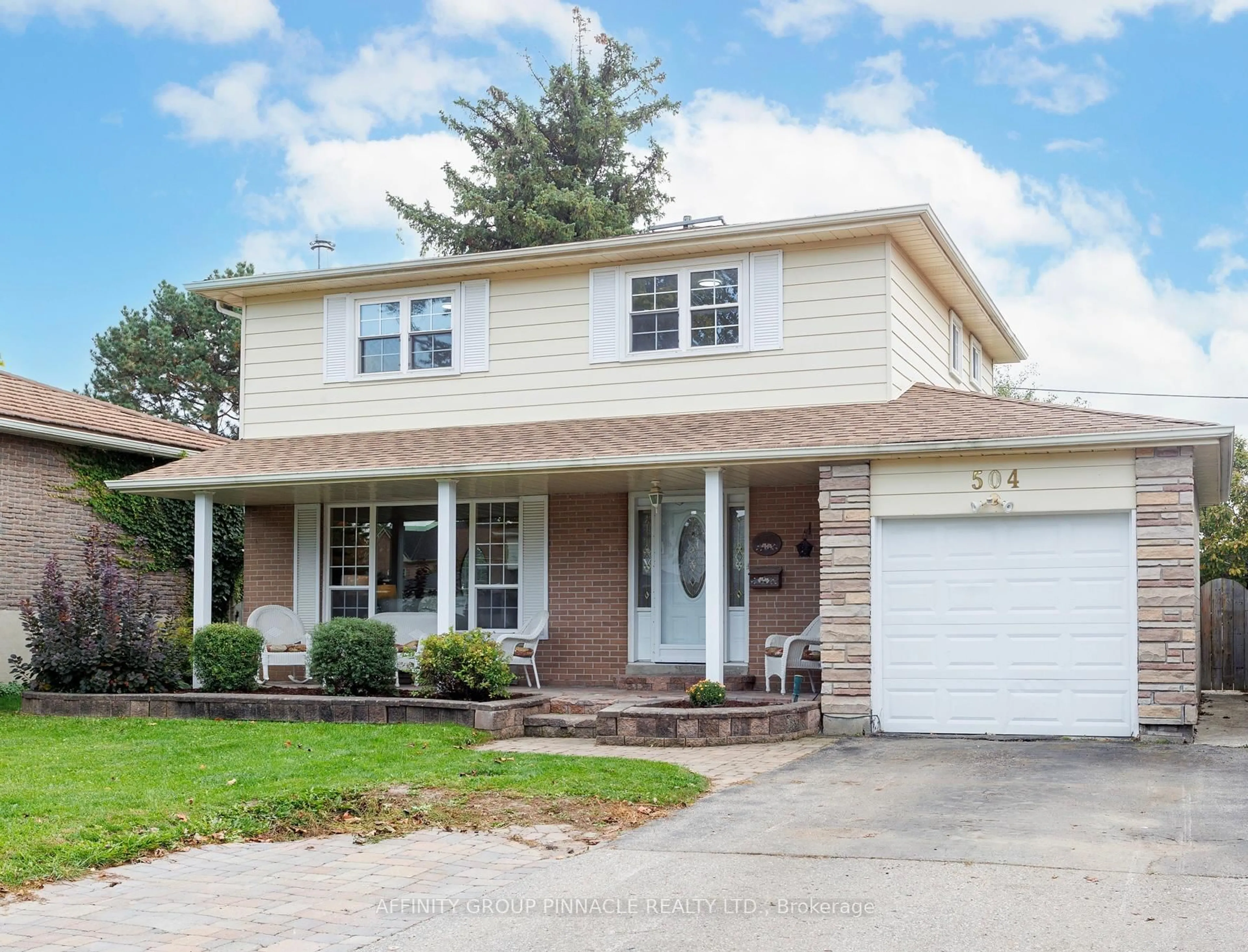 Home with vinyl exterior material, street for 504 Elm Rd, Whitchurch-Stouffville Ontario L4A 2S1